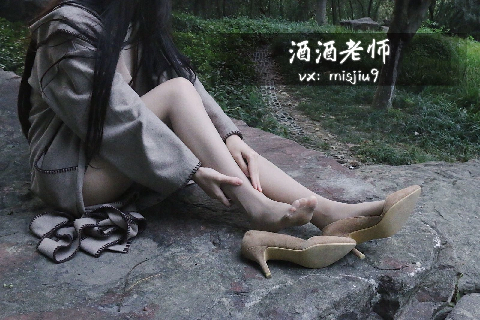 空姐活潑戶外寫真 – 雨季活力風格展現典藏 - 9