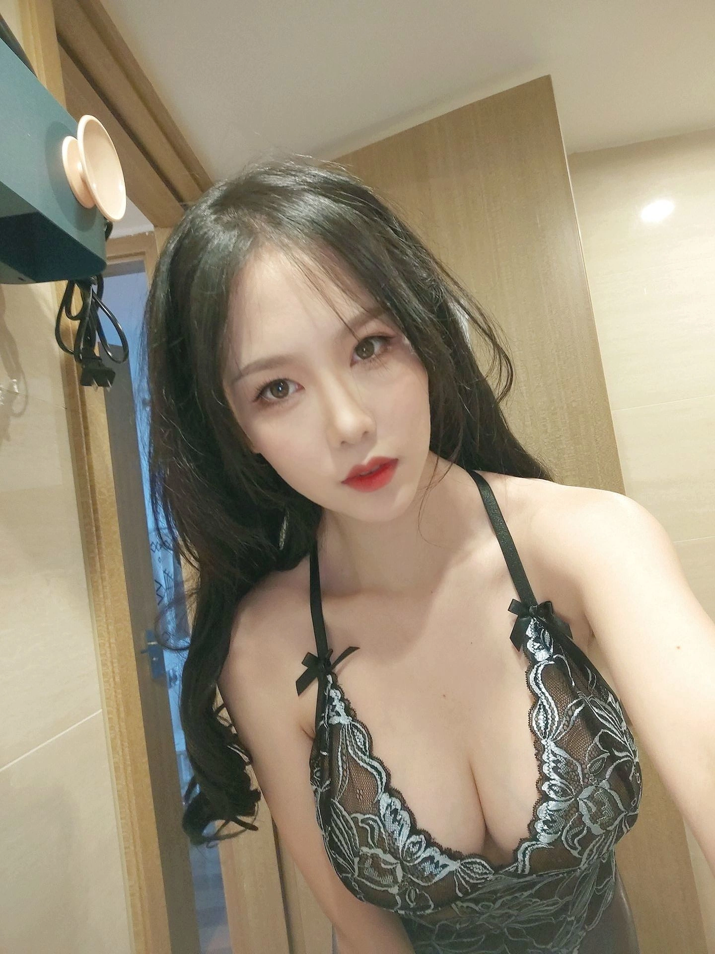 雲林深夜車模美照 – 優雅魅力街拍實錄珍藏 - 109