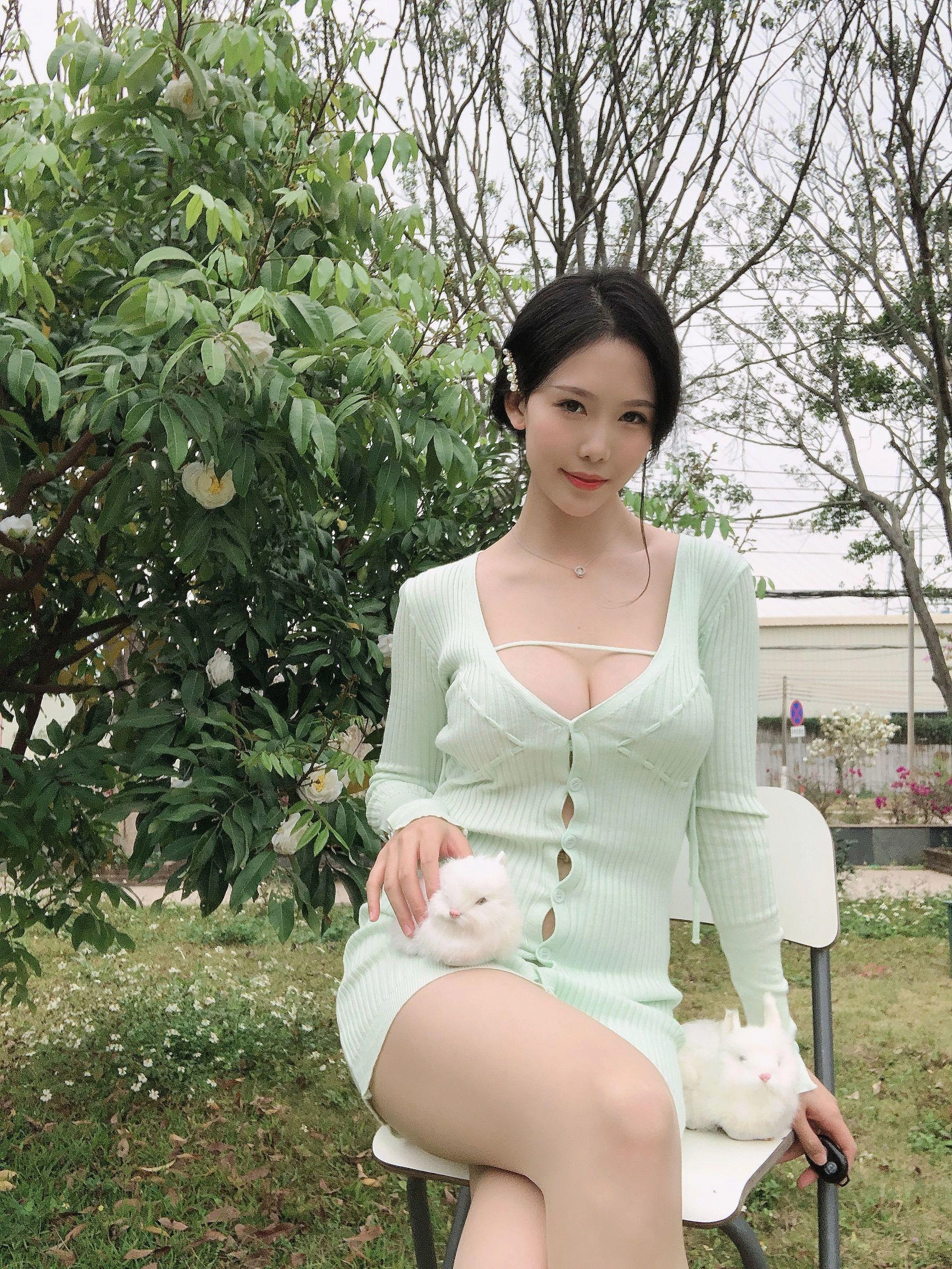 雲林深夜車模美照 – 優雅魅力街拍實錄珍藏 - 115