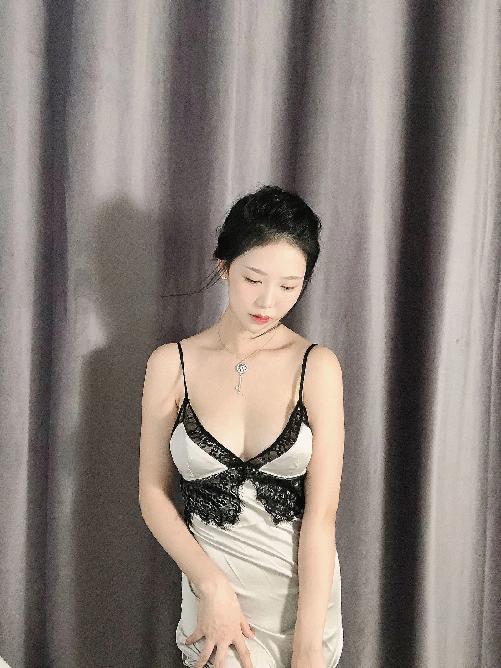 雲林深夜車模美照 – 優雅魅力街拍實錄珍藏 - 185