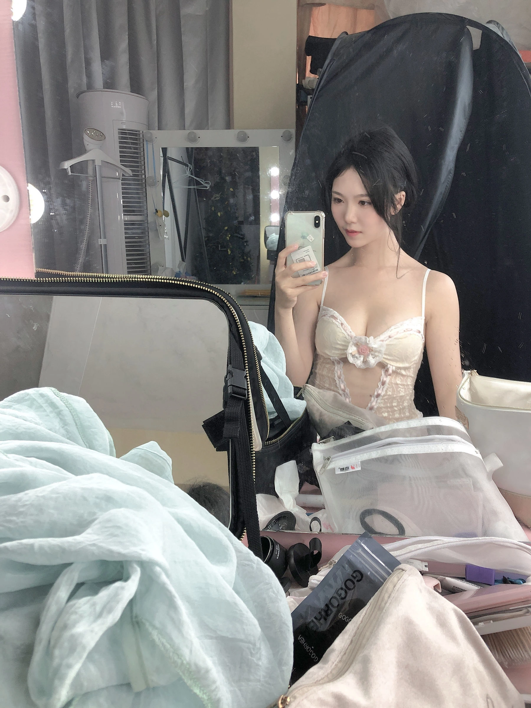 雲林深夜車模美照 – 優雅魅力街拍實錄珍藏 - 192
