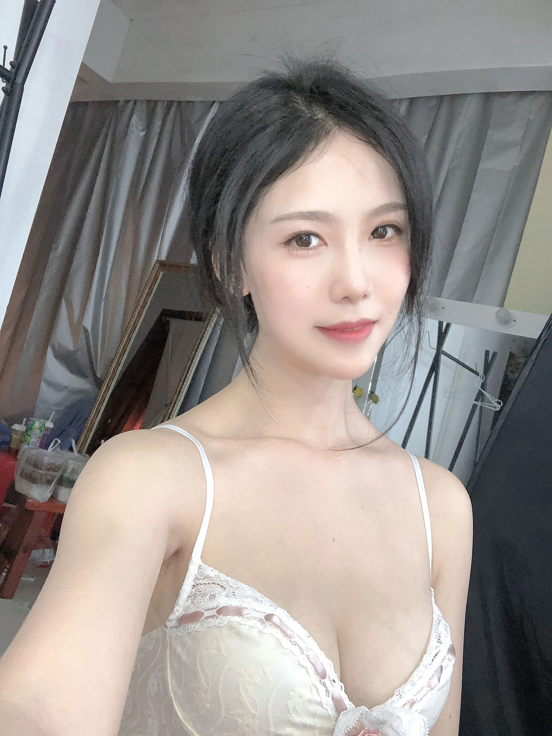 雲林深夜車模美照 – 優雅魅力街拍實錄珍藏 - 197