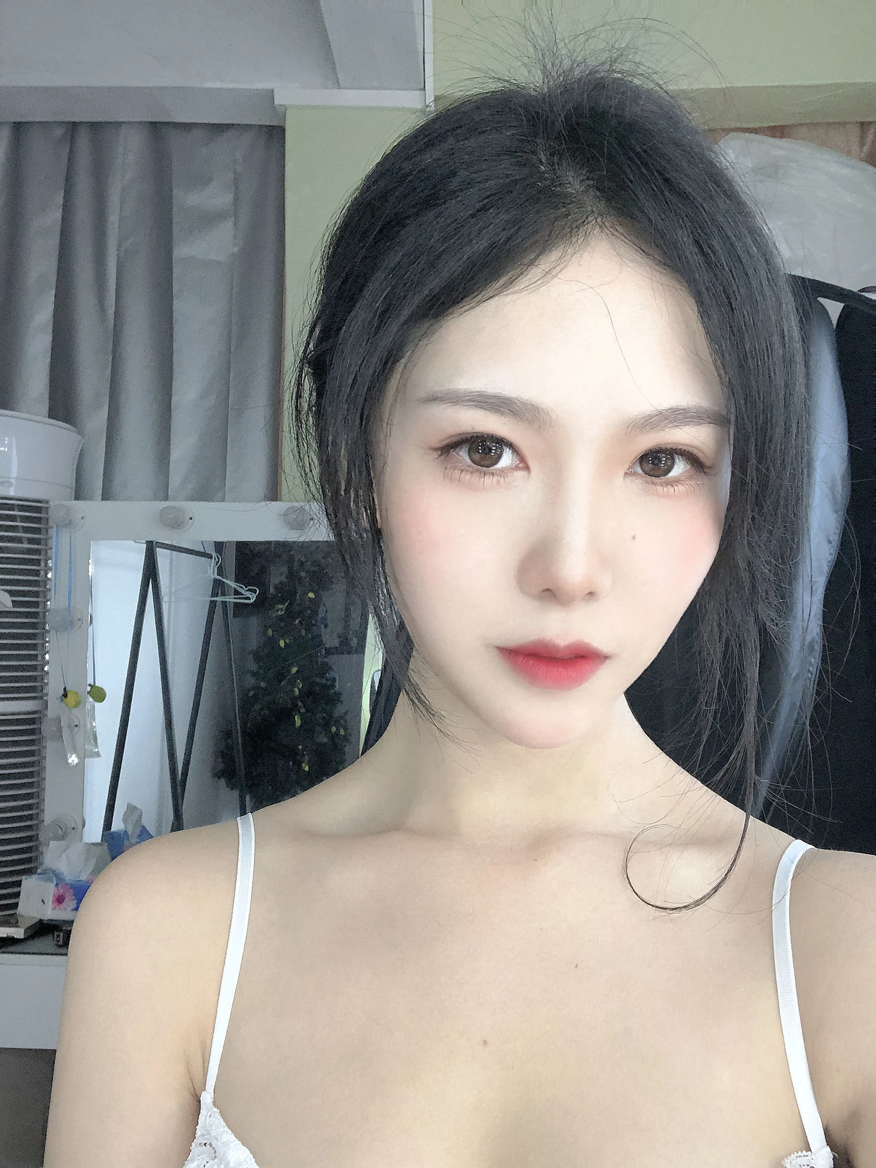 雲林深夜車模美照 – 優雅魅力街拍實錄珍藏 - 201