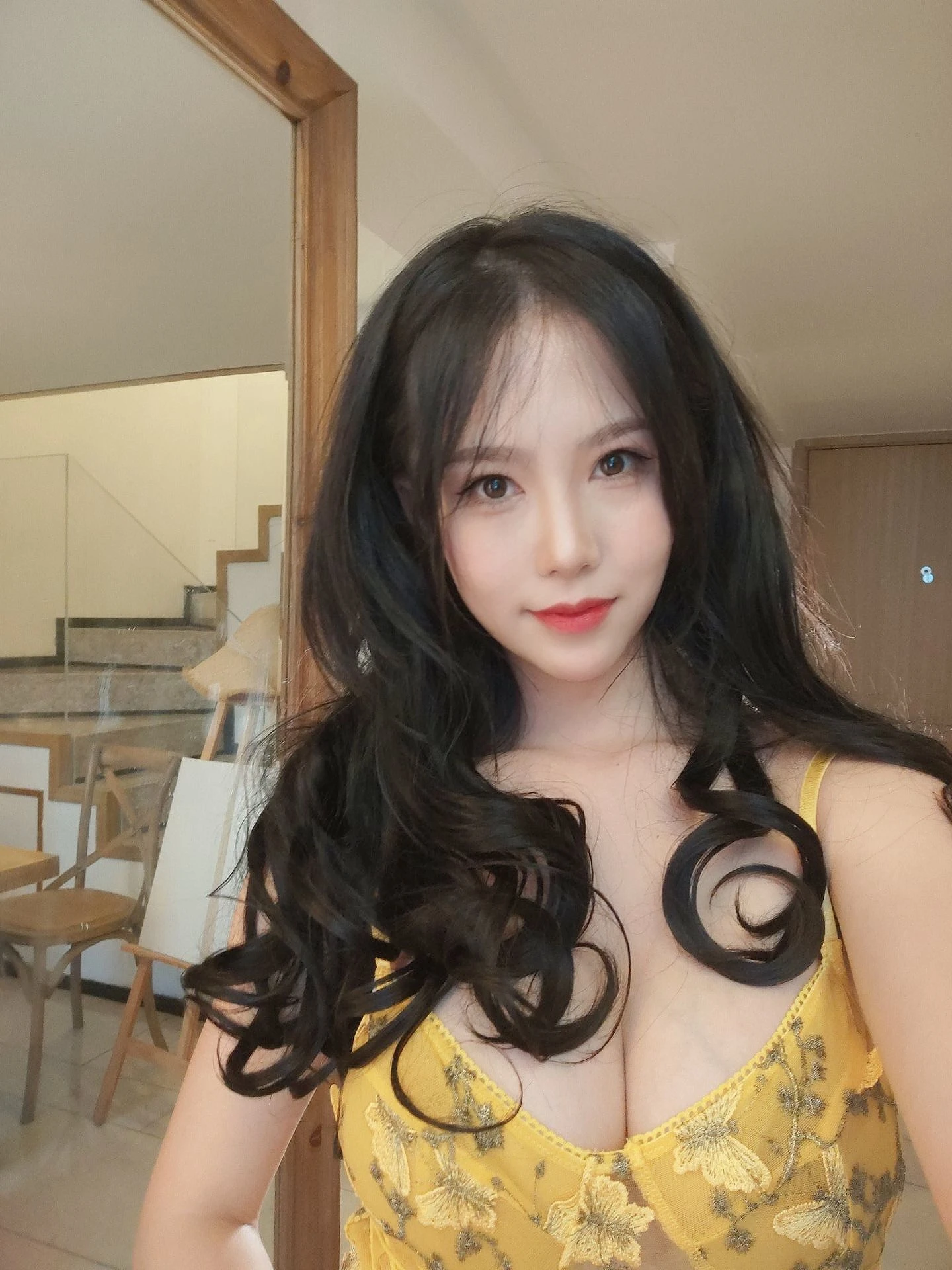 雲林深夜車模美照 – 優雅魅力街拍實錄珍藏 - 205