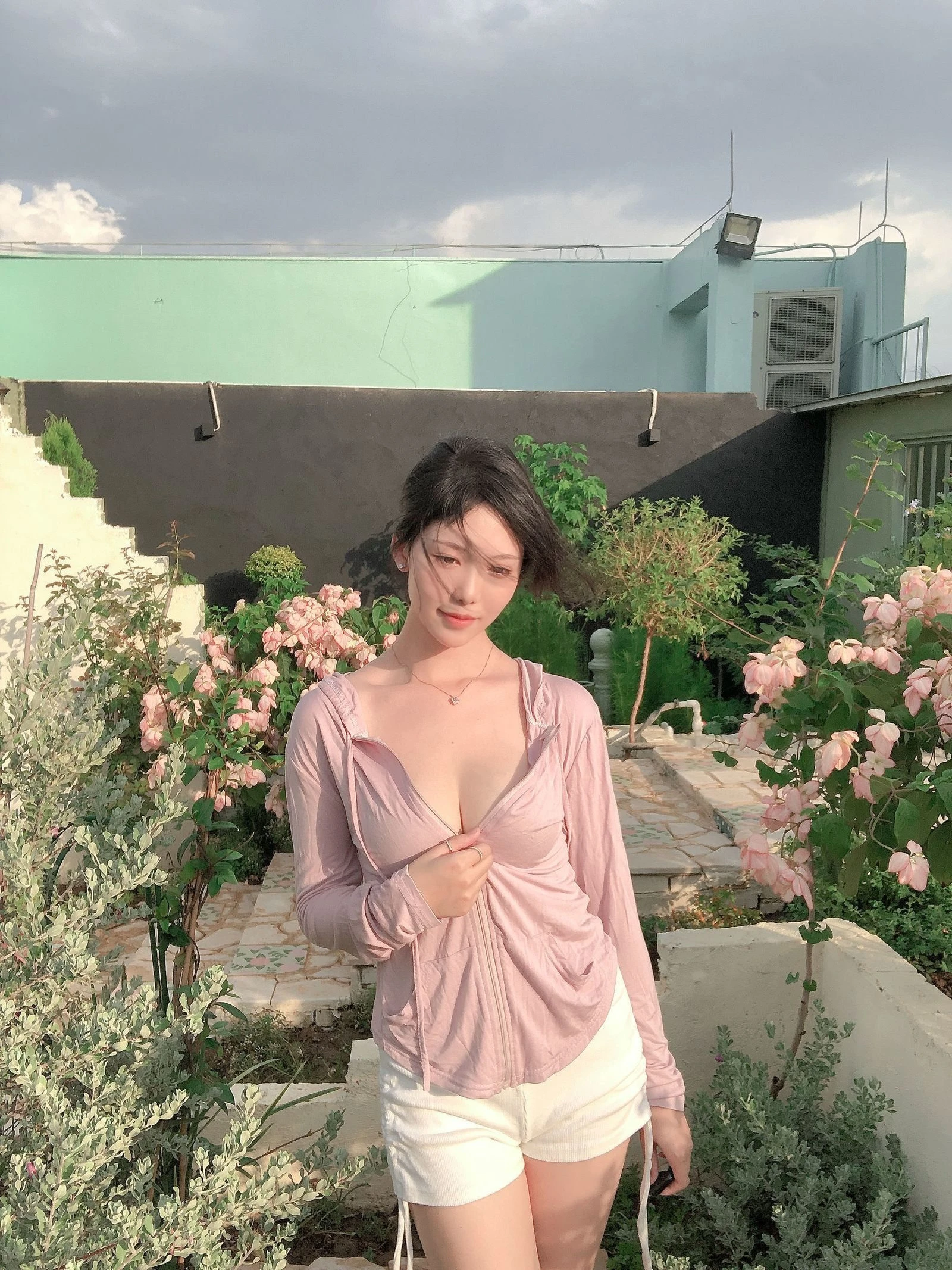 雲林深夜車模美照 – 優雅魅力街拍實錄珍藏 - 217