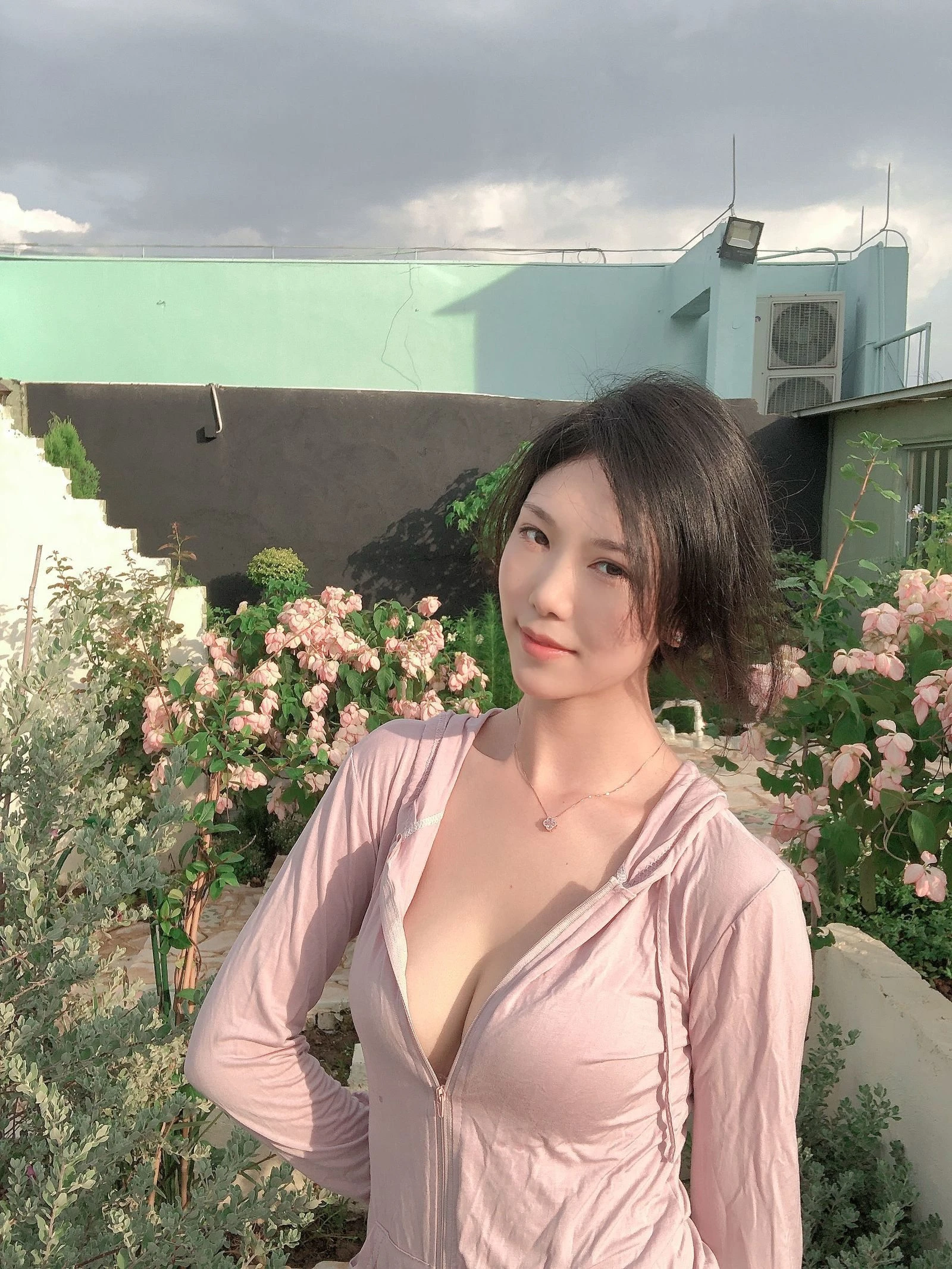 雲林深夜車模美照 – 優雅魅力街拍實錄珍藏 - 218