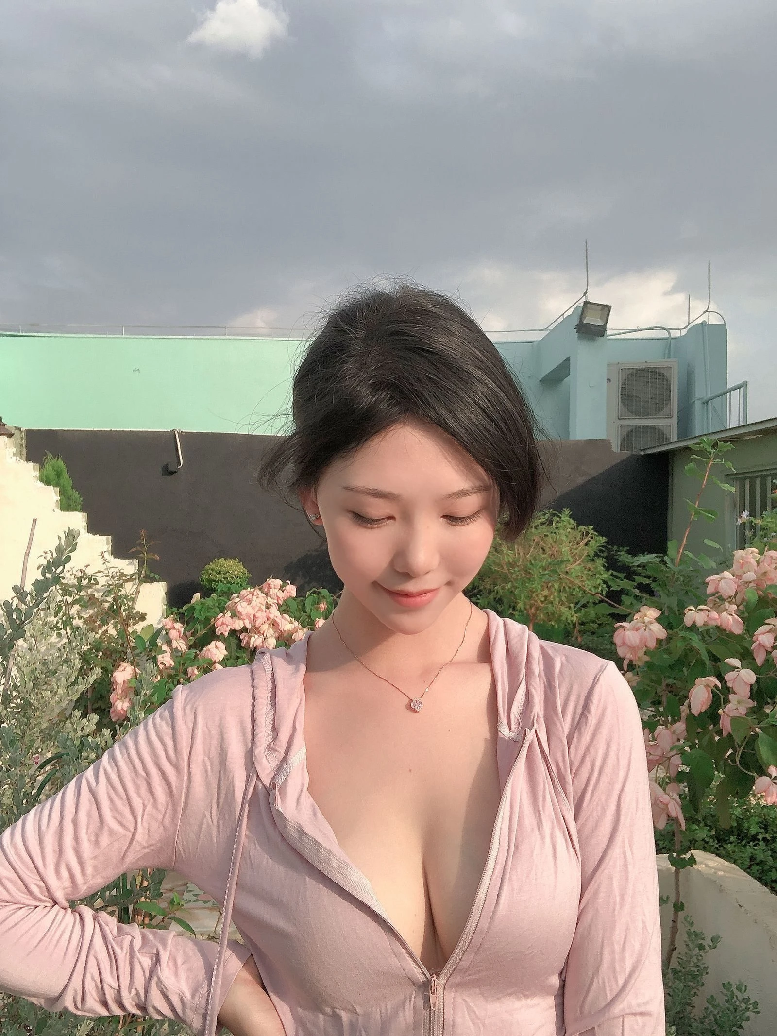 雲林深夜車模美照 – 優雅魅力街拍實錄珍藏 - 219