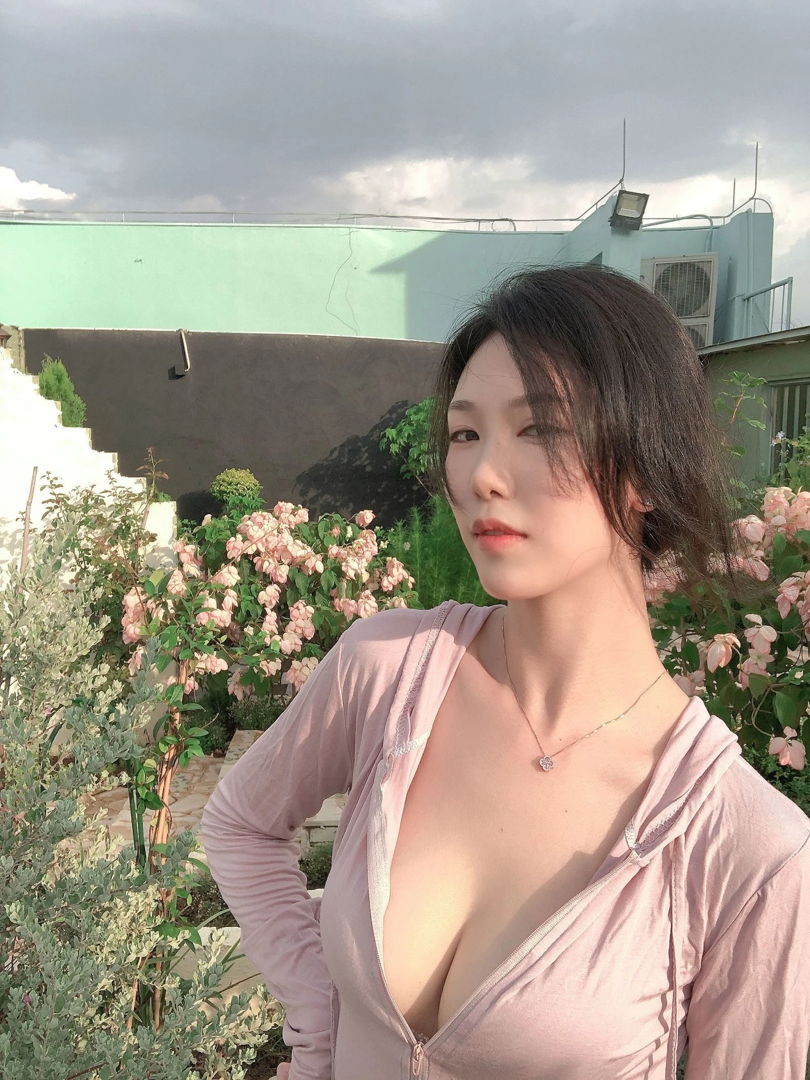 雲林深夜車模美照 – 優雅魅力街拍實錄珍藏 - 221