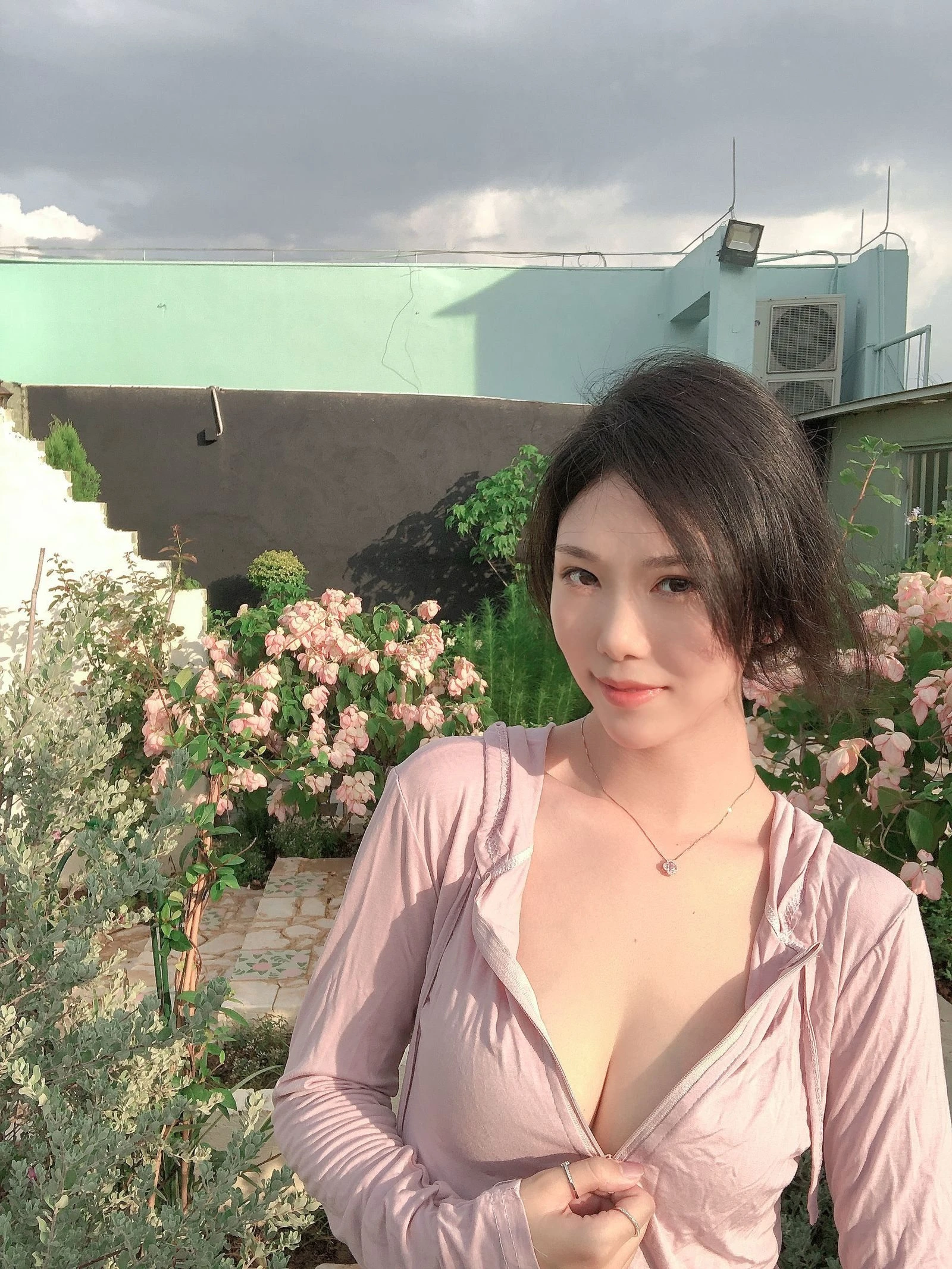 雲林深夜車模美照 – 優雅魅力街拍實錄珍藏 - 227