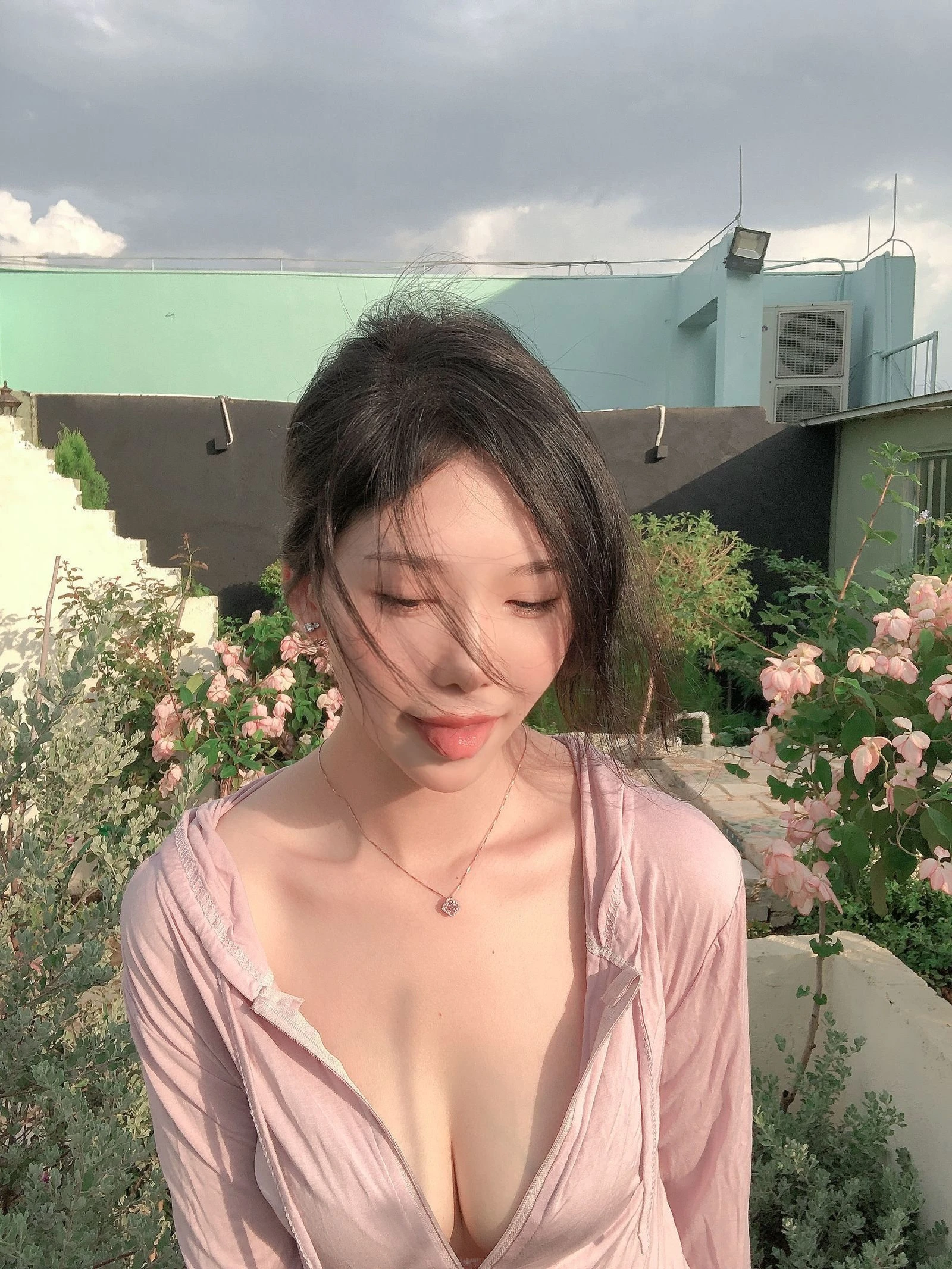 雲林深夜車模美照 – 優雅魅力街拍實錄珍藏 - 228
