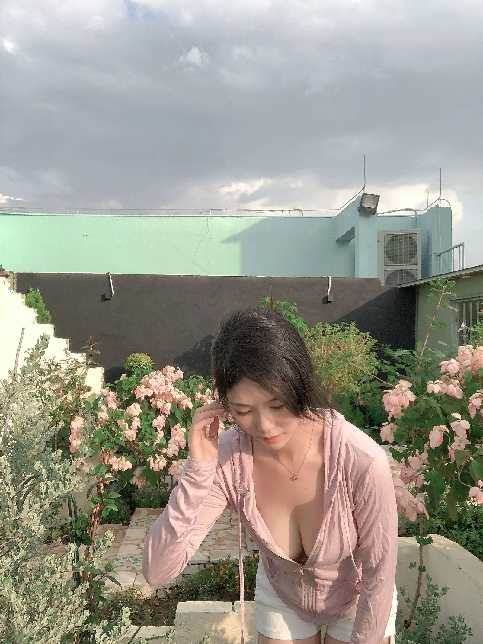 雲林深夜車模美照 – 優雅魅力街拍實錄珍藏 - 229