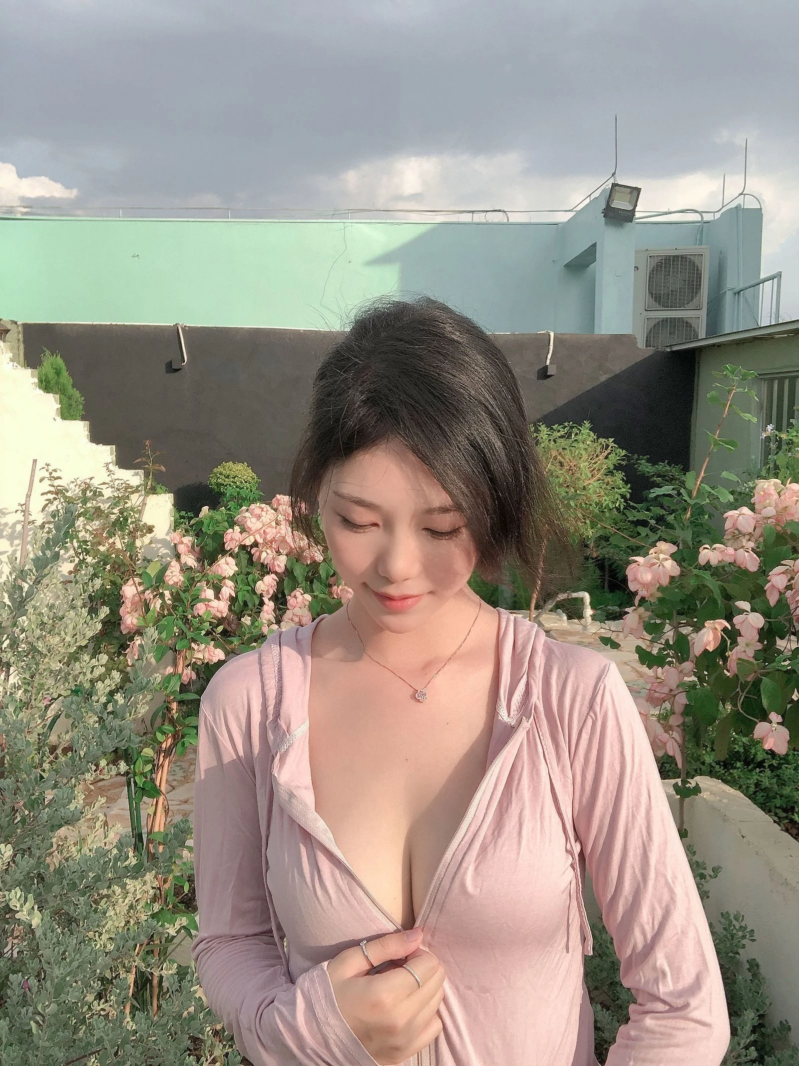 雲林深夜車模美照 – 優雅魅力街拍實錄珍藏 - 230