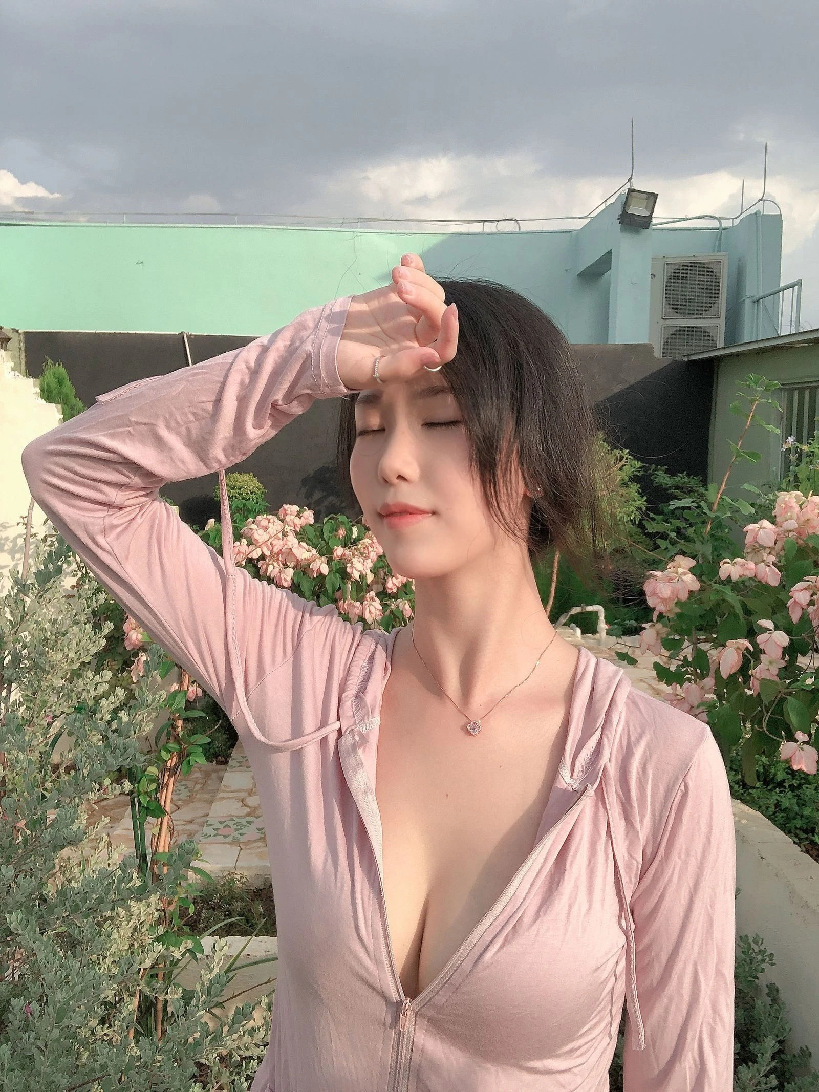 雲林深夜車模美照 – 優雅魅力街拍實錄珍藏 - 231