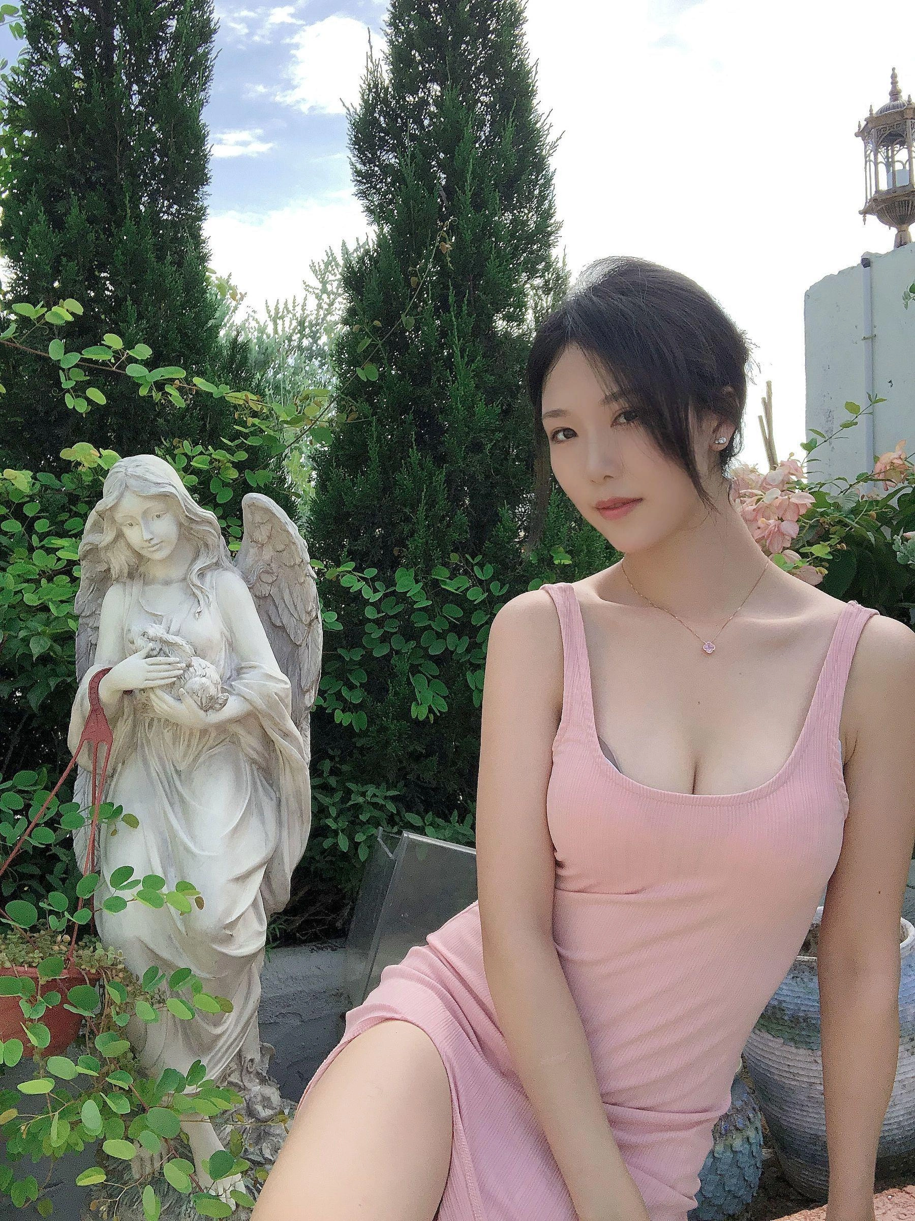 雲林深夜車模美照 – 優雅魅力街拍實錄珍藏 - 46