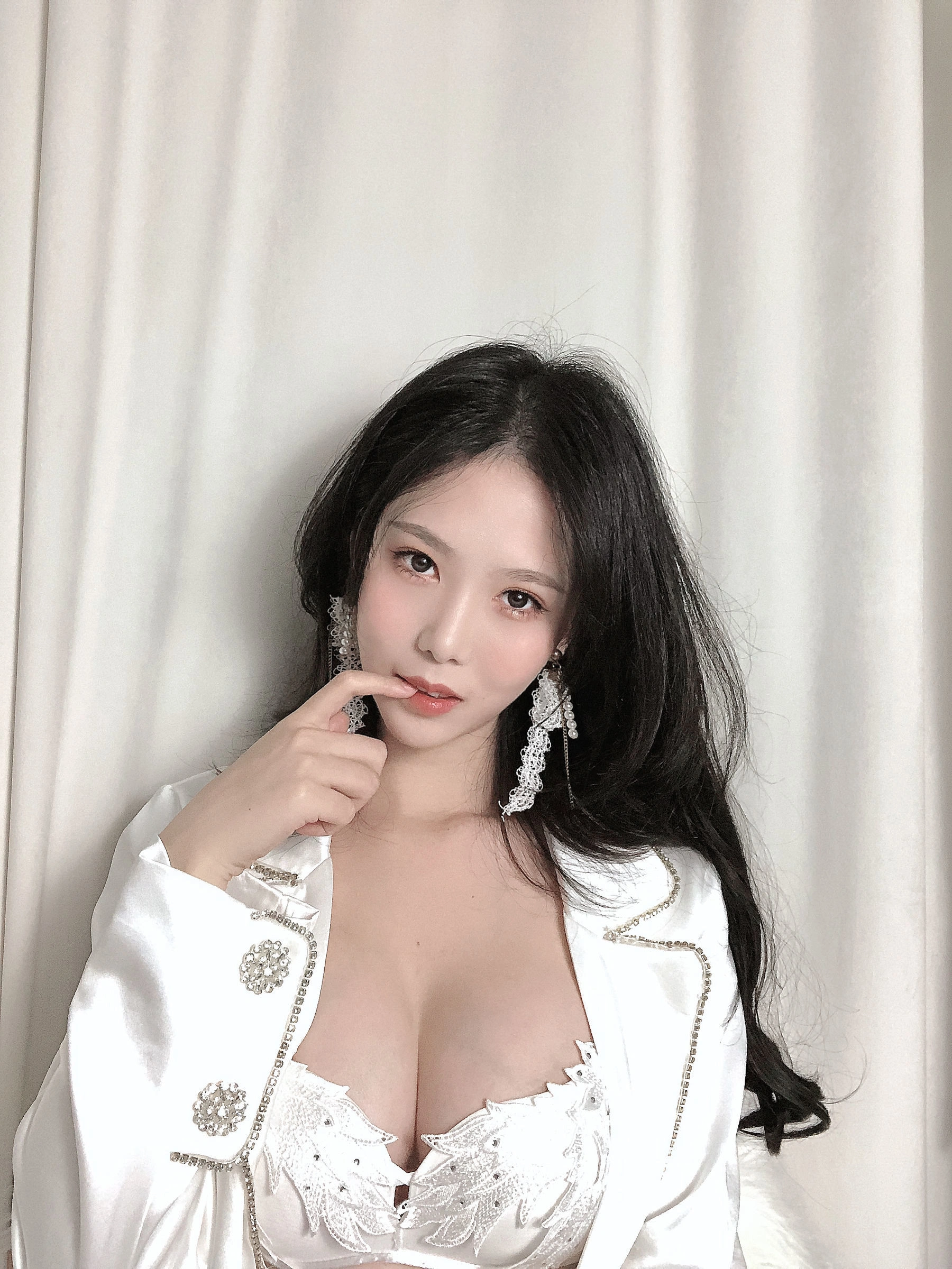 雲林深夜車模美照 – 優雅魅力街拍實錄珍藏 - 61