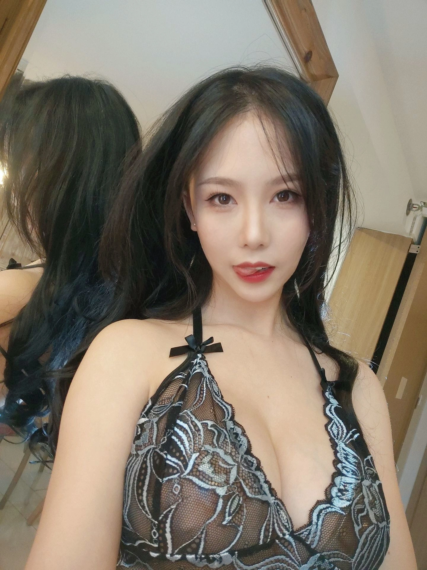 雲林深夜車模美照 – 優雅魅力街拍實錄珍藏 - 99