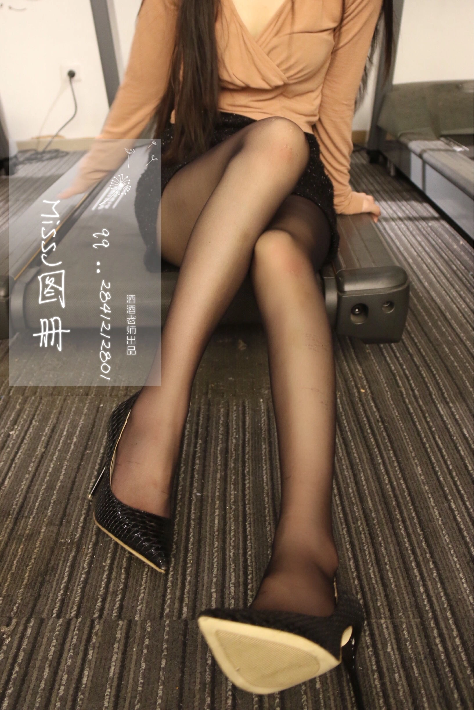 苗慄午後嫩模美照 – 知性魅力山景實錄精選 - 35