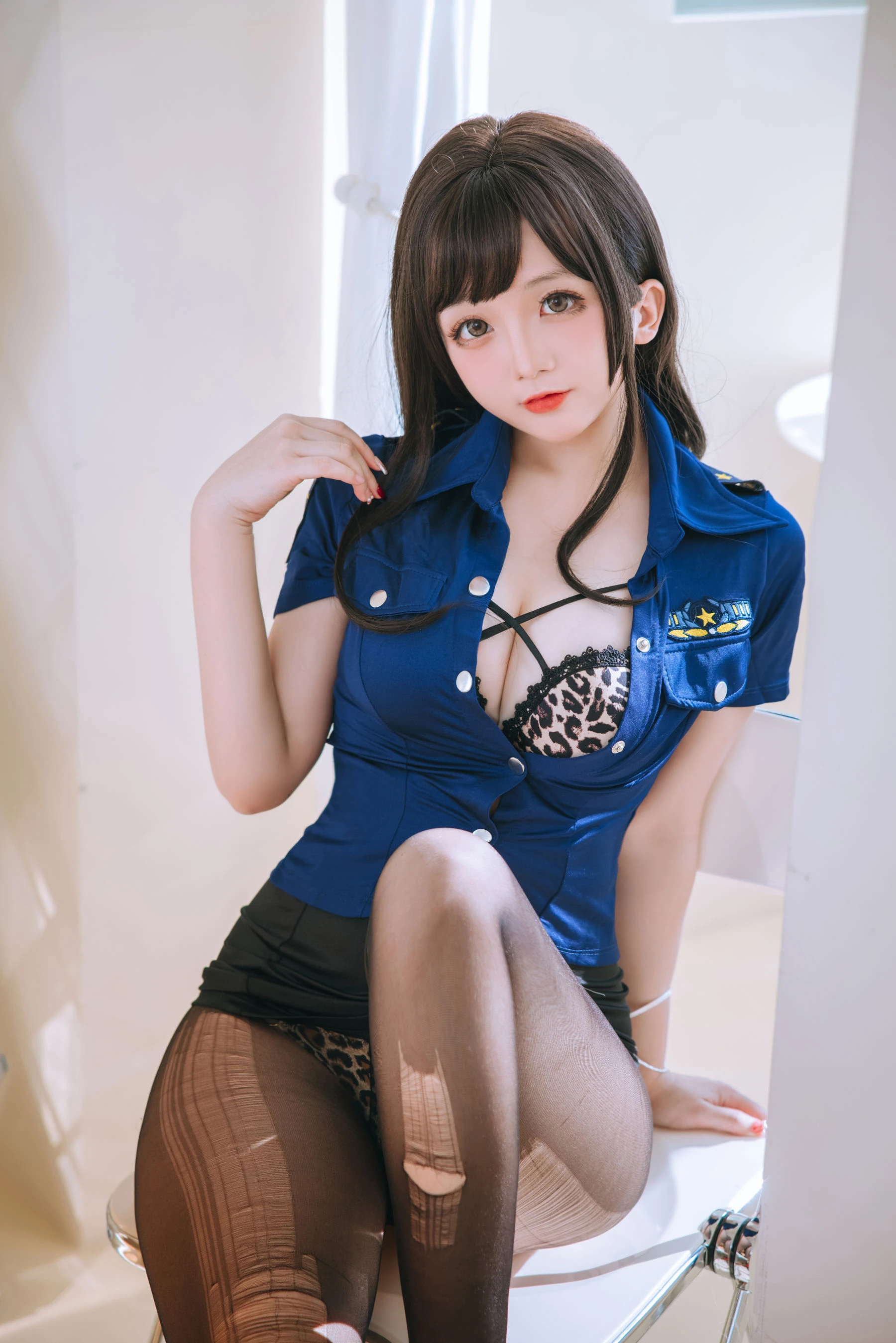 空姐優雅室內寫真 – 晴日活力風格展現限量 - 75