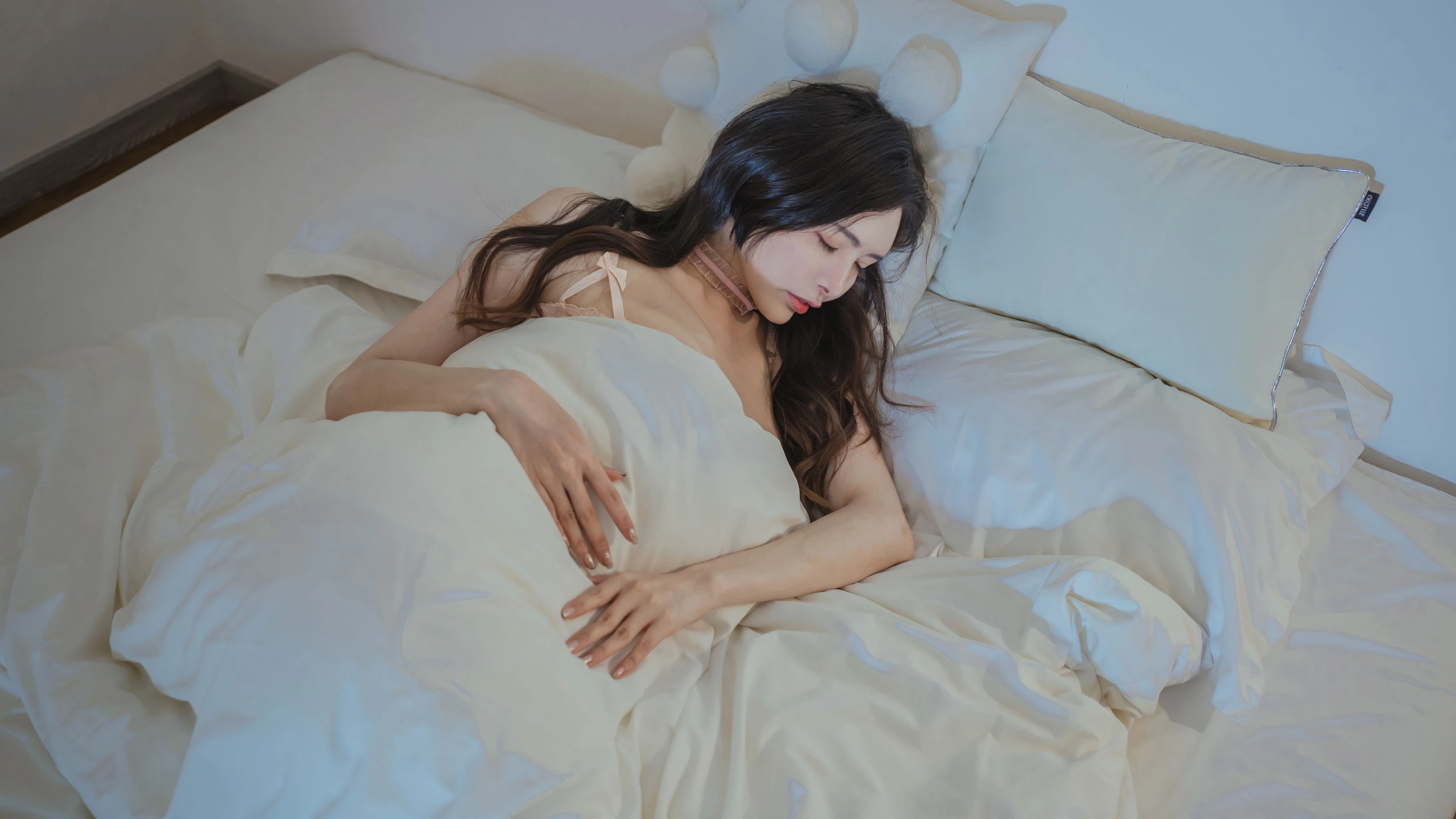 嫩模優雅攝影棚寫真 – 春季激情風格展現獨家 - 15