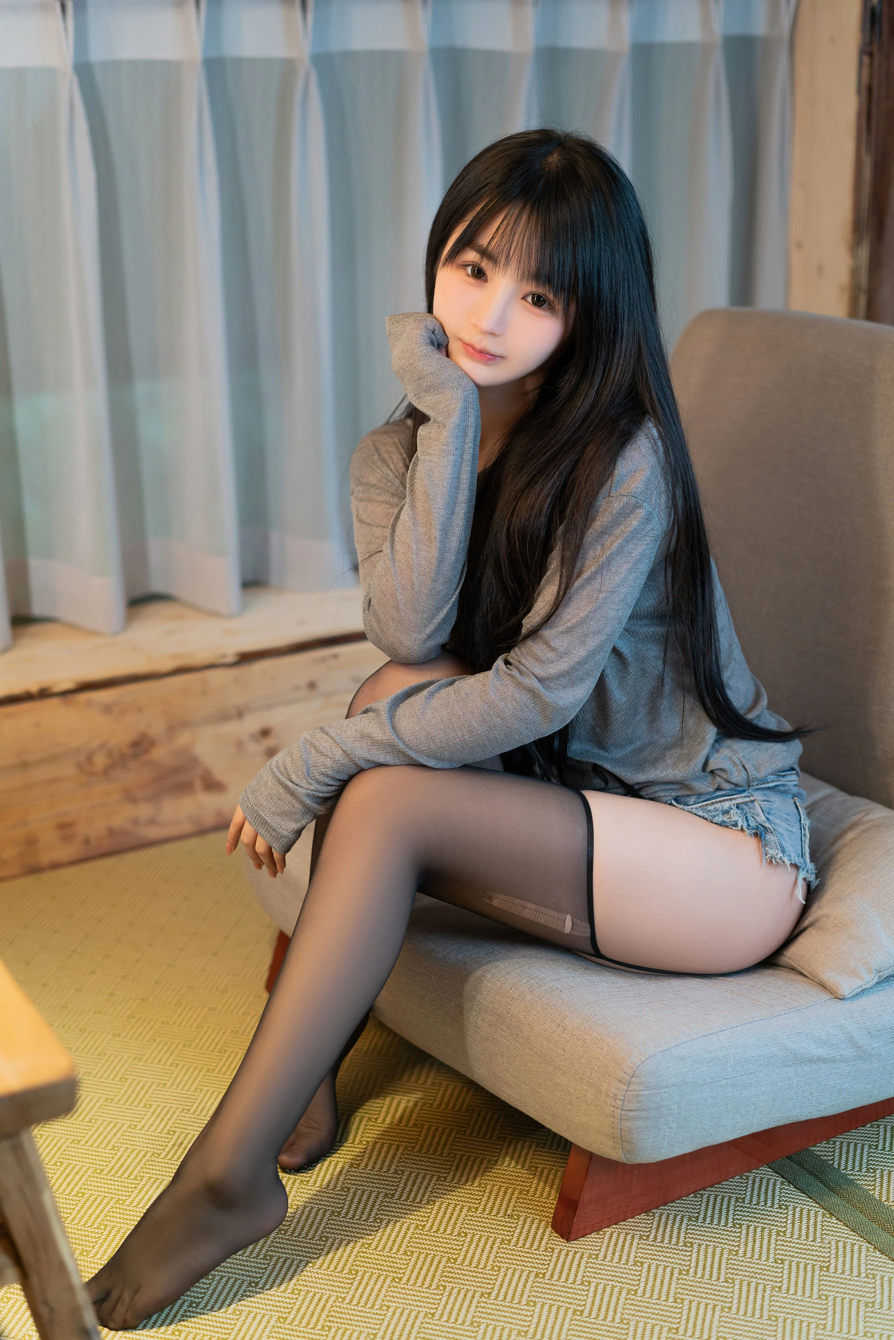 空姐優雅攝影棚寫真 – 秋季俏皮風格展現珍藏 - 21