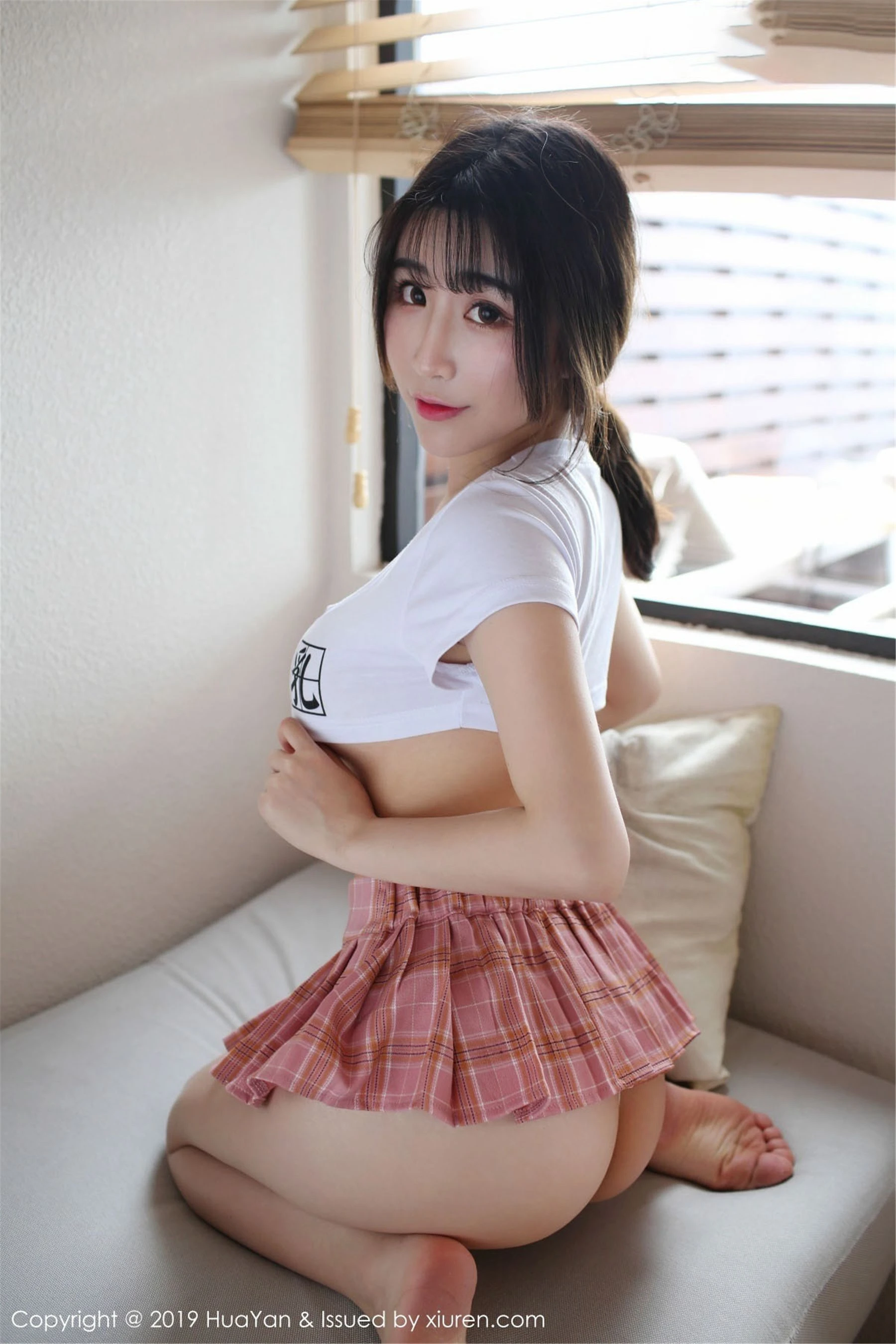 空姐高貴戶外寫真 – 雨季活力風格展現珍藏 - 17