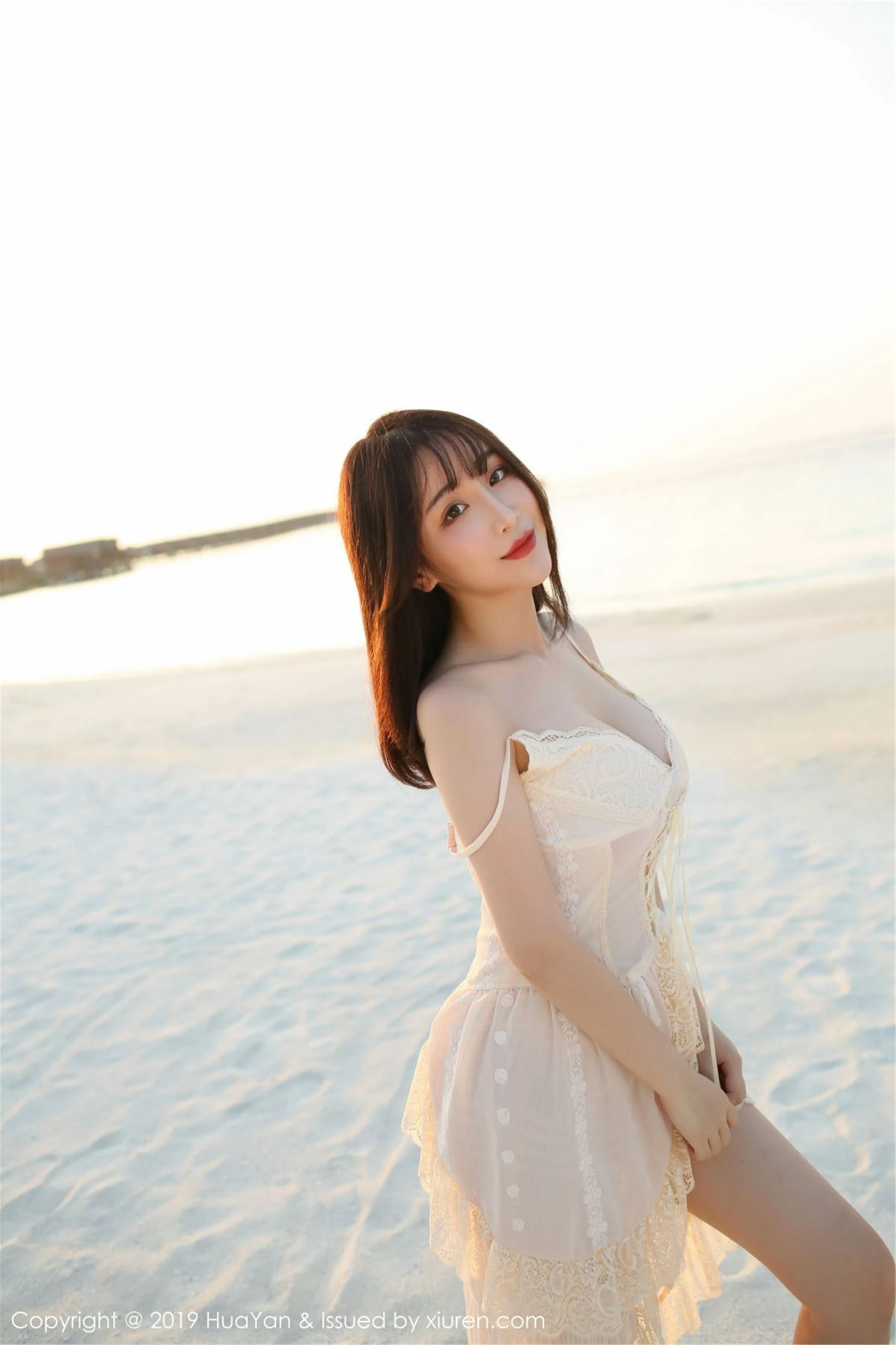 空姐高貴戶外寫真 – 雨季活力風格展現珍藏 - 30