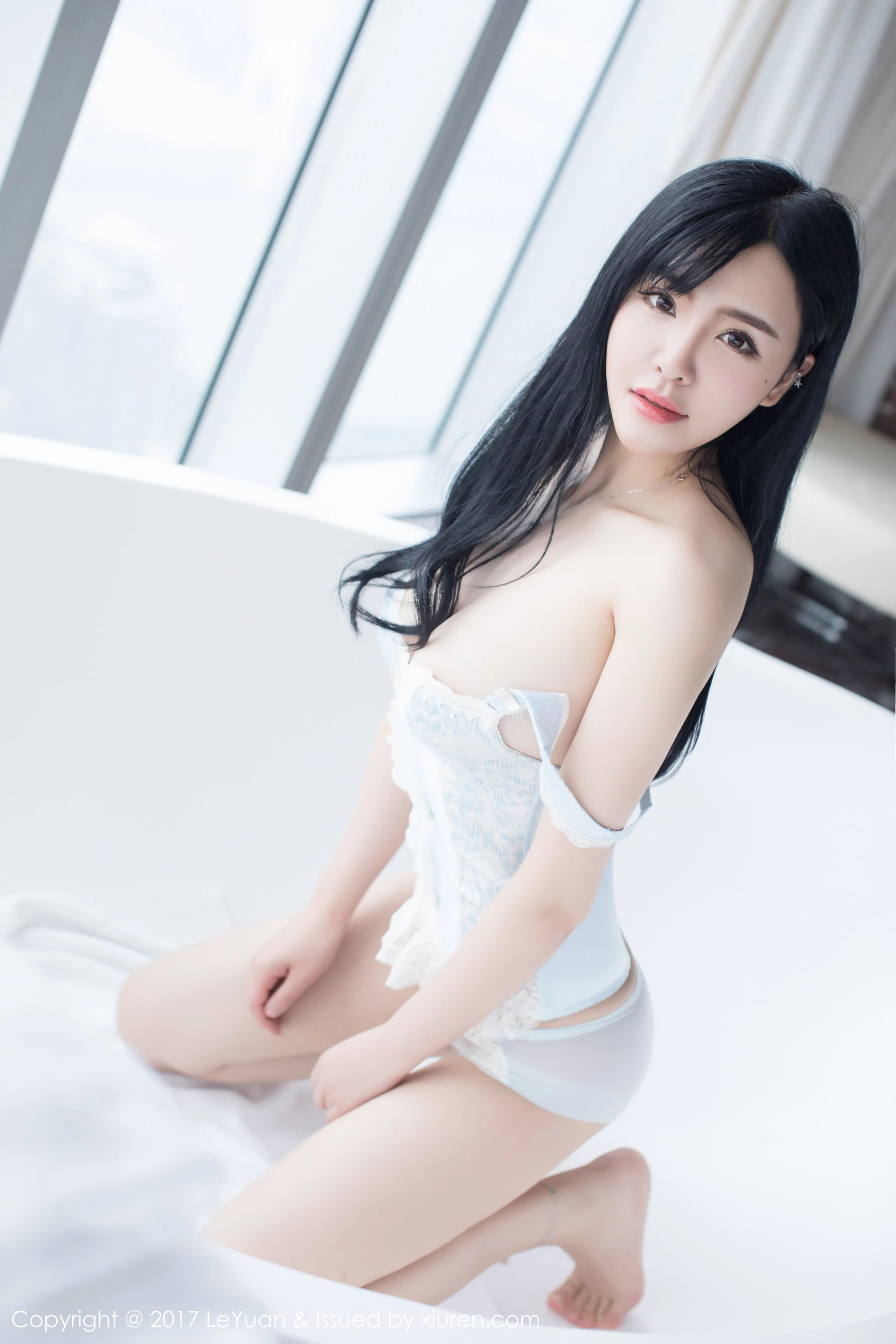 晴日限定校花知性寫真集 – 夜景靜謐瞬間捕捉典藏 - 11