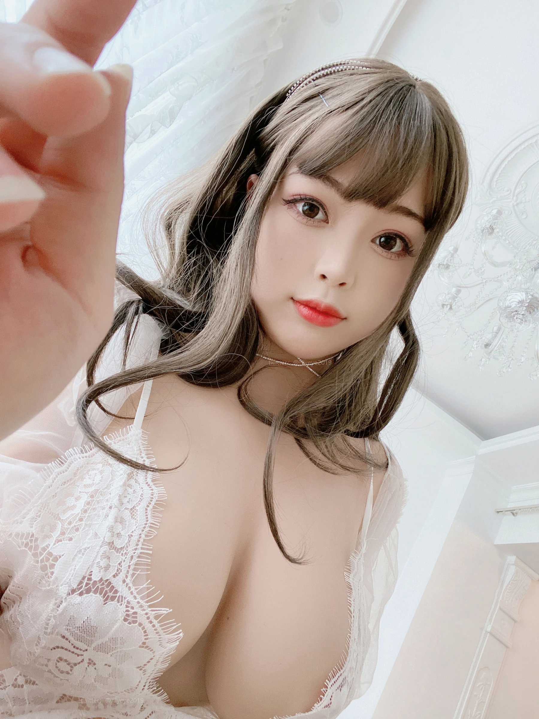 雨季限定護士性感寫真集 – 自然光俏皮瞬間捕捉精選 - 4