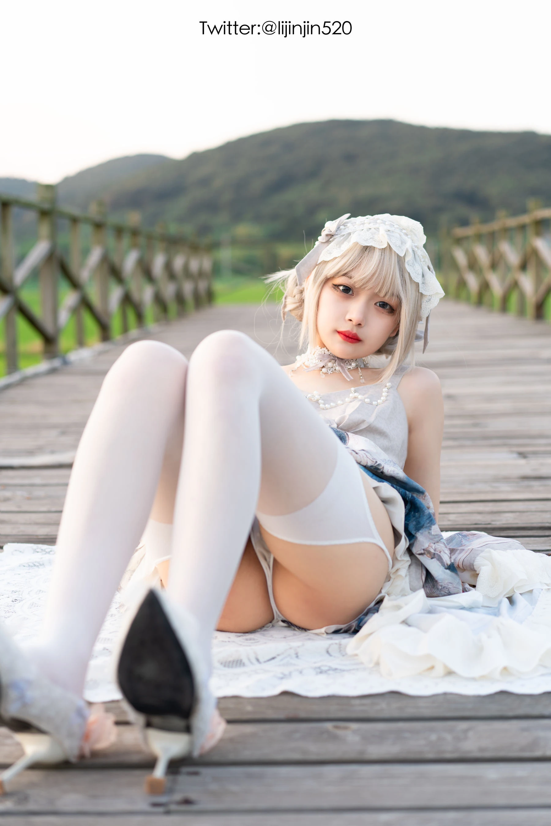優雅時刻空姐山景寫真 – 夏日性感風採再現典藏 - 16