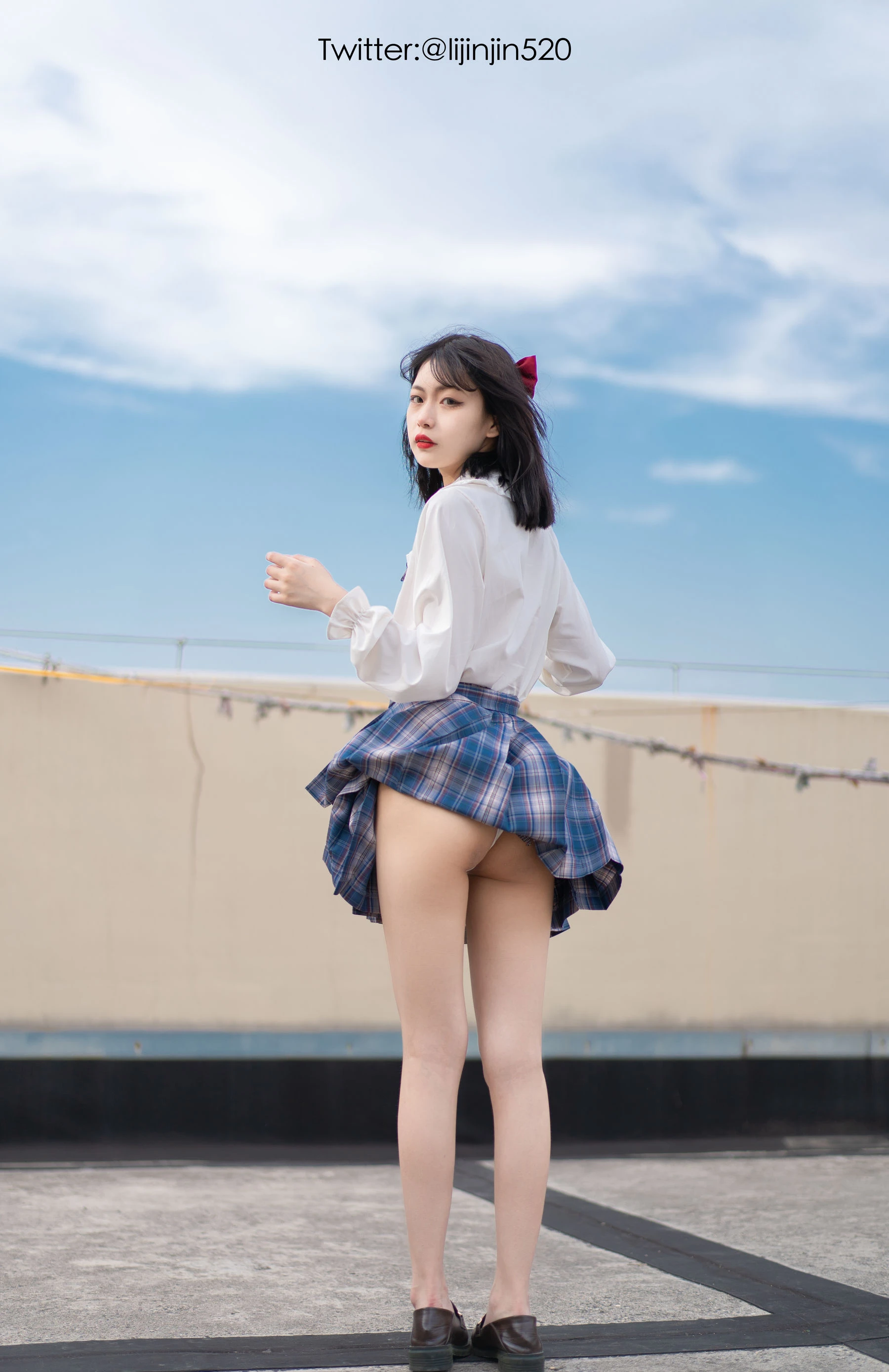 苗慄凌晨護士美照 – 甜美魅力戶外實錄珍藏 - 11