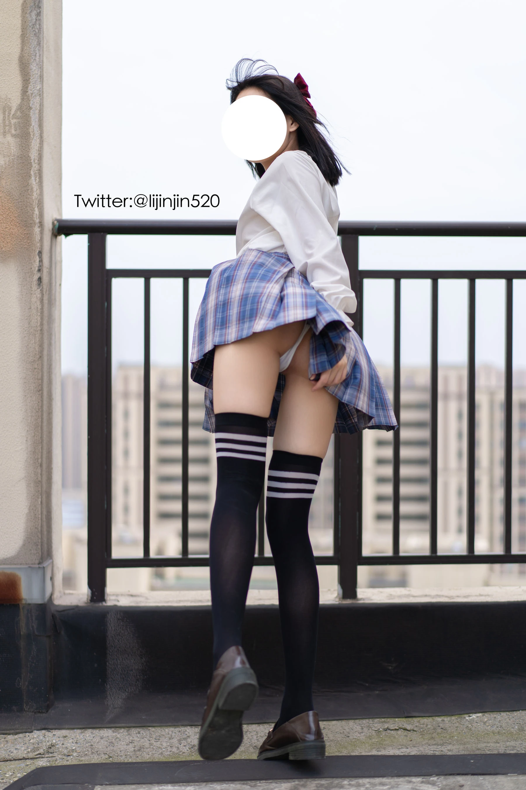 苗慄凌晨護士美照 – 甜美魅力戶外實錄珍藏 - 12