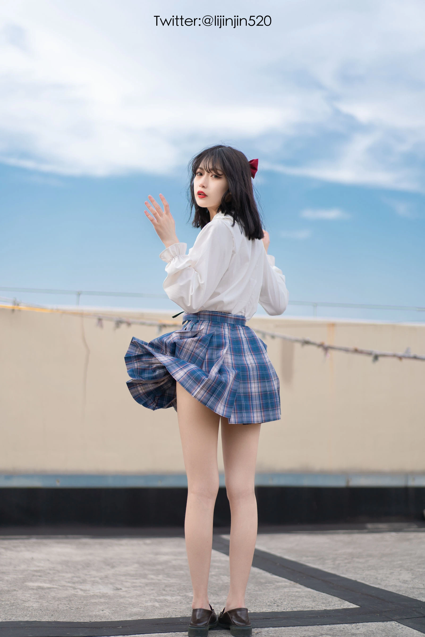 苗慄凌晨護士美照 – 甜美魅力戶外實錄珍藏 - 15