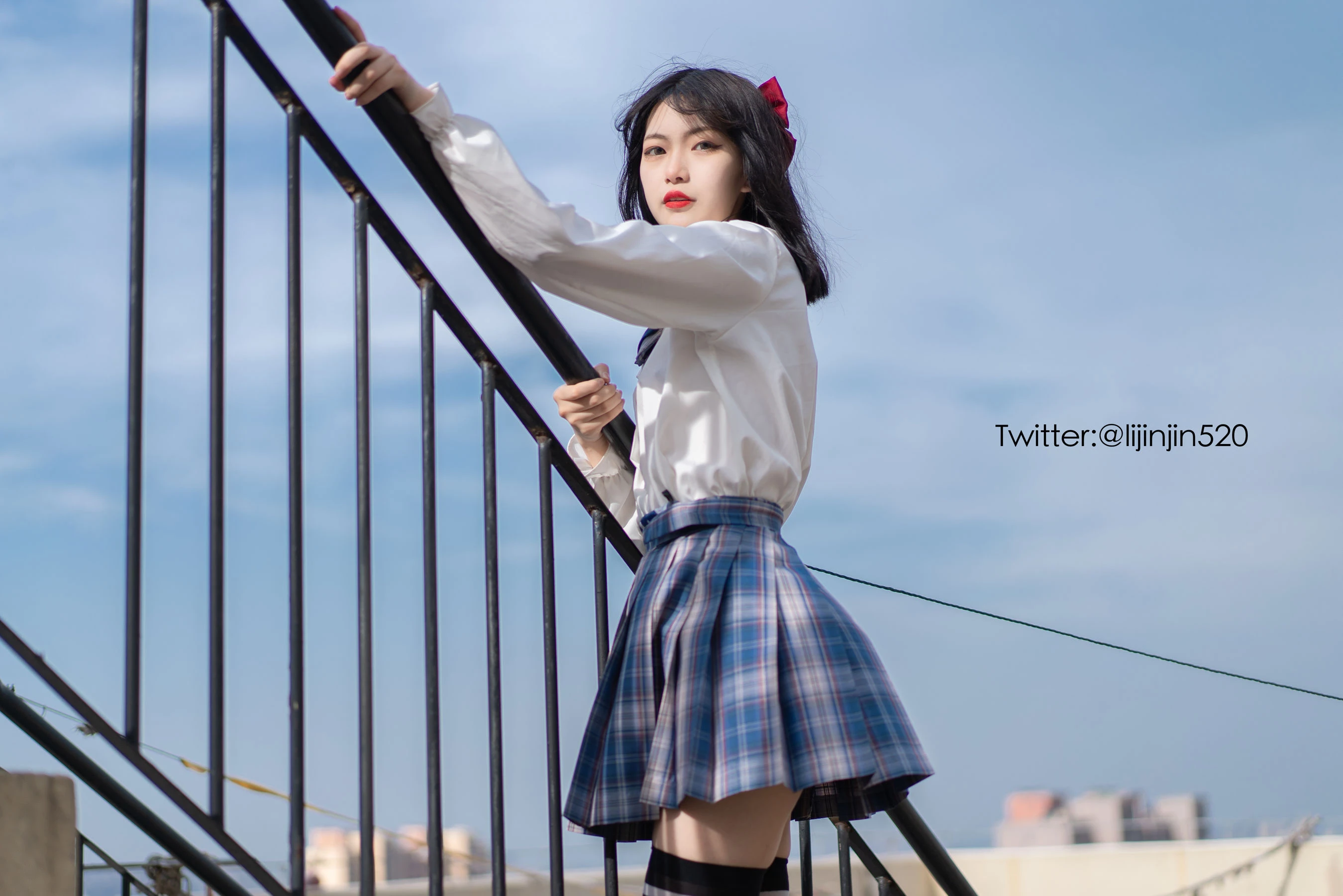 苗慄凌晨護士美照 – 甜美魅力戶外實錄珍藏 - 17