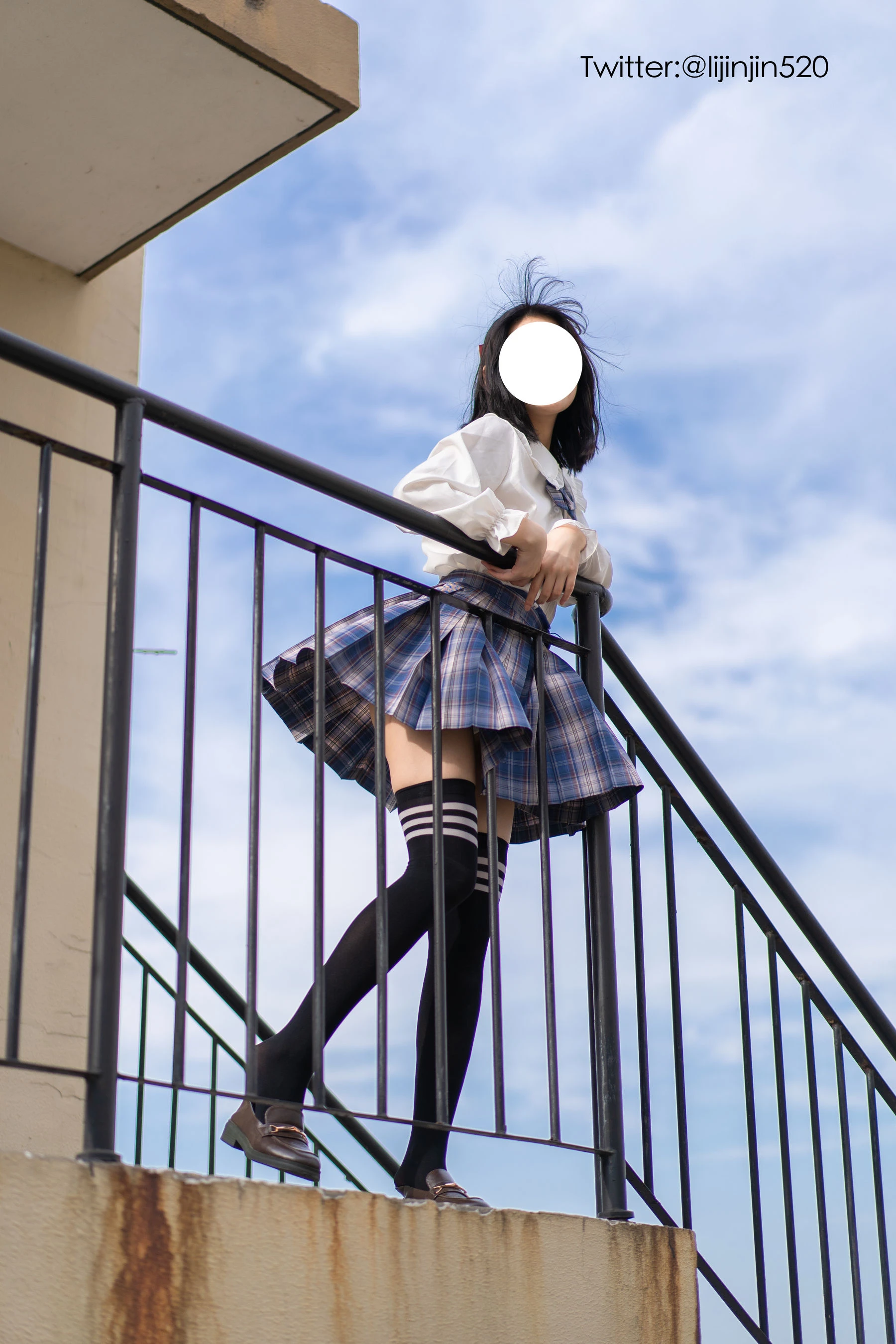 苗慄凌晨護士美照 – 甜美魅力戶外實錄珍藏 - 23