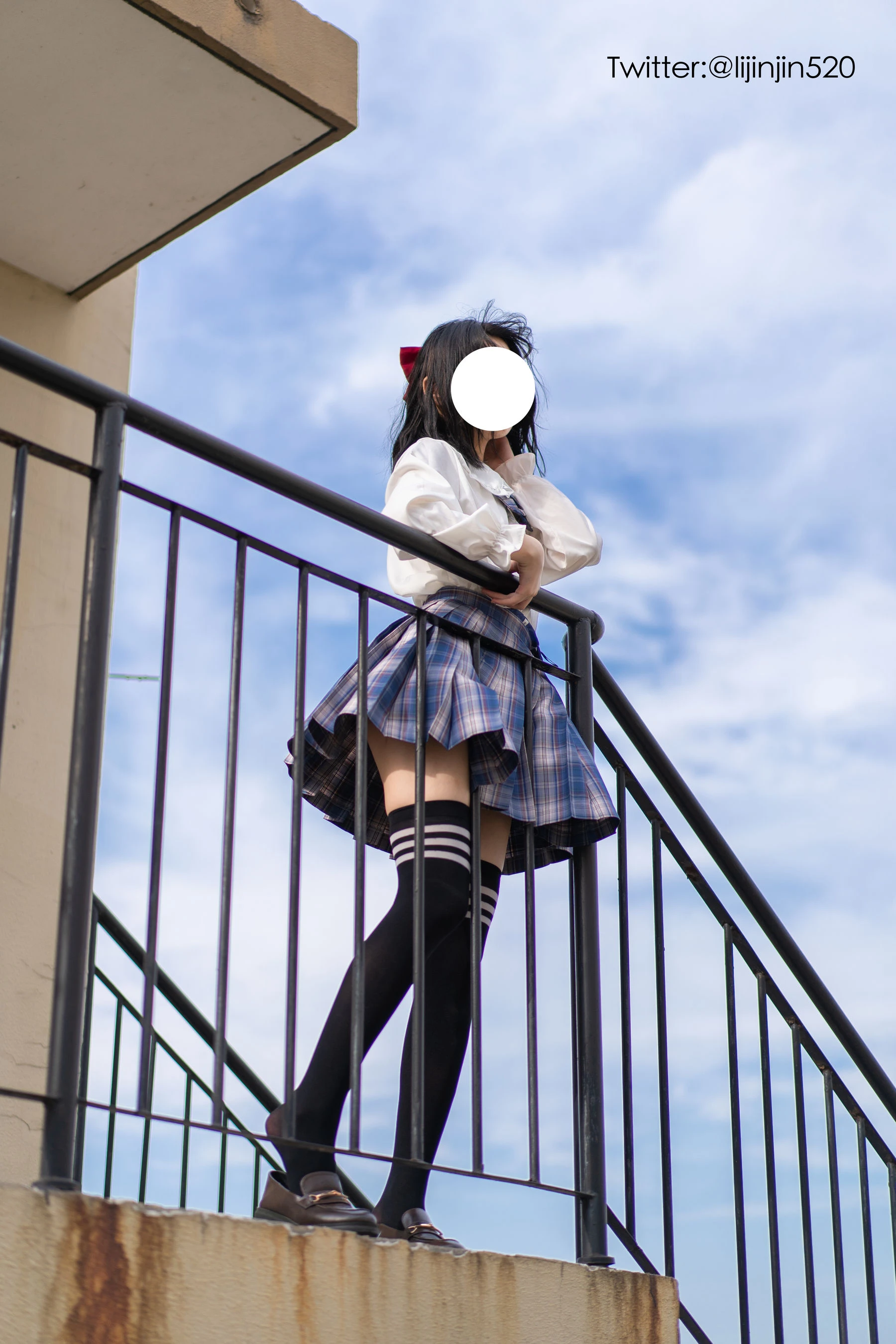苗慄凌晨護士美照 – 甜美魅力戶外實錄珍藏 - 24