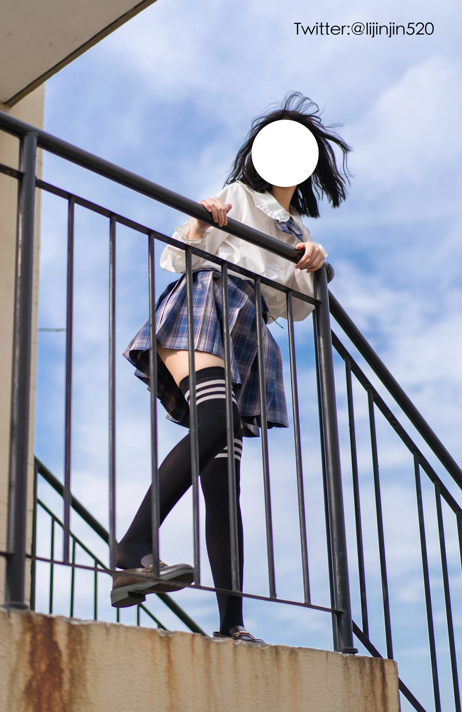 苗慄凌晨護士美照 – 甜美魅力戶外實錄珍藏 - 28