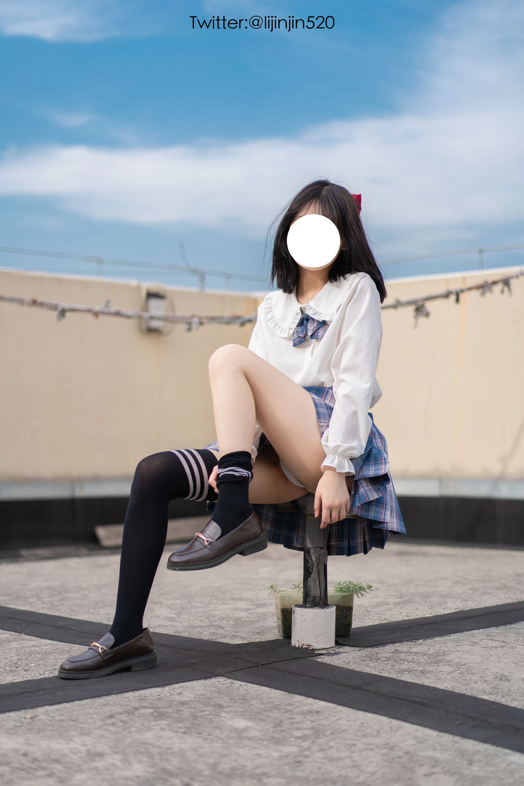 苗慄凌晨護士美照 – 甜美魅力戶外實錄珍藏 - 32