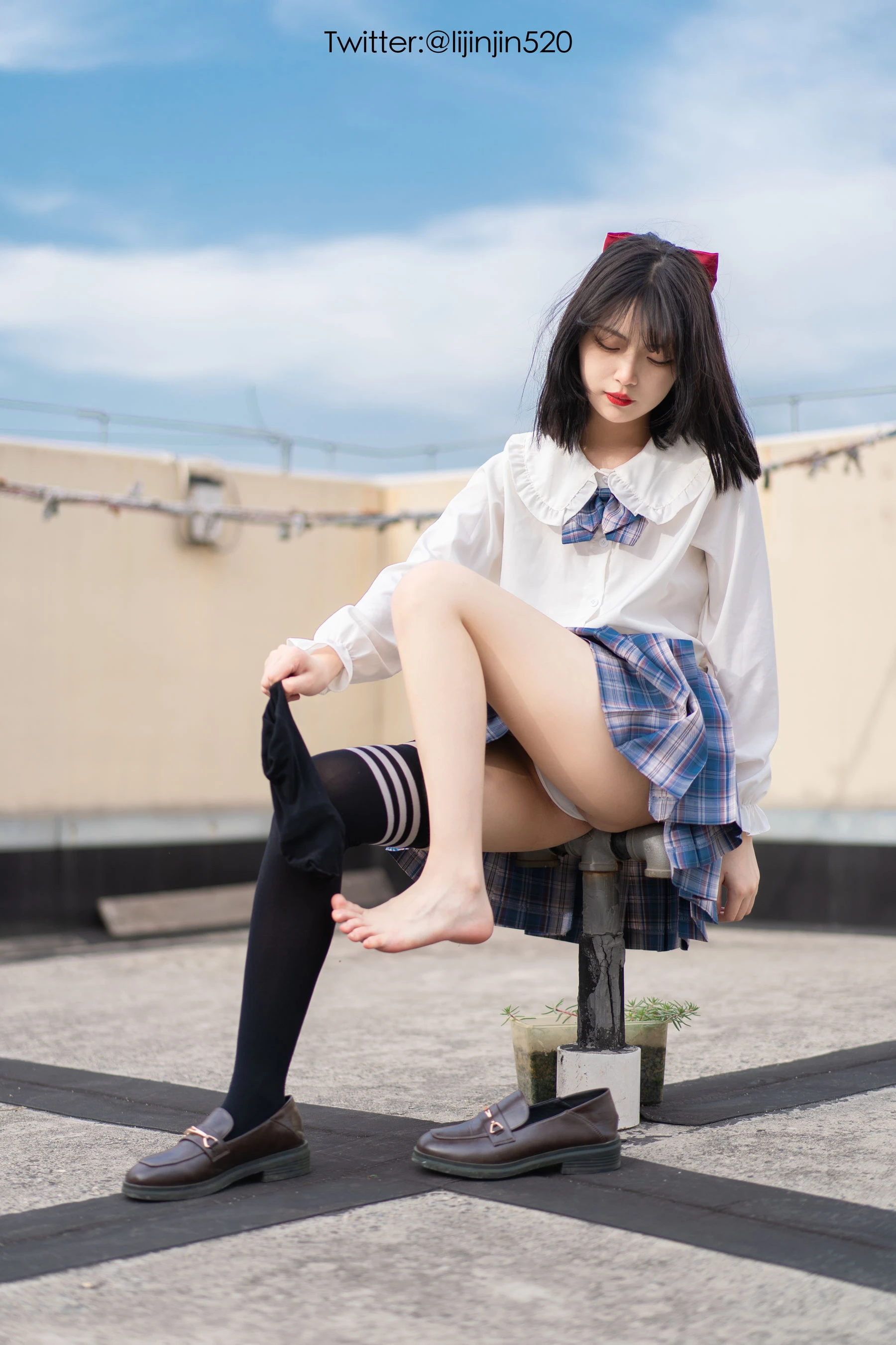 苗慄凌晨護士美照 – 甜美魅力戶外實錄珍藏 - 33