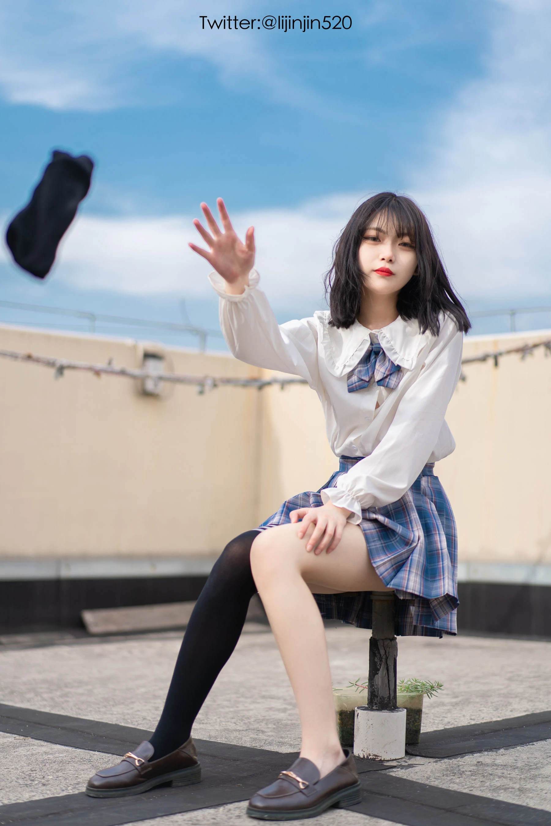 苗慄凌晨護士美照 – 甜美魅力戶外實錄珍藏 - 34