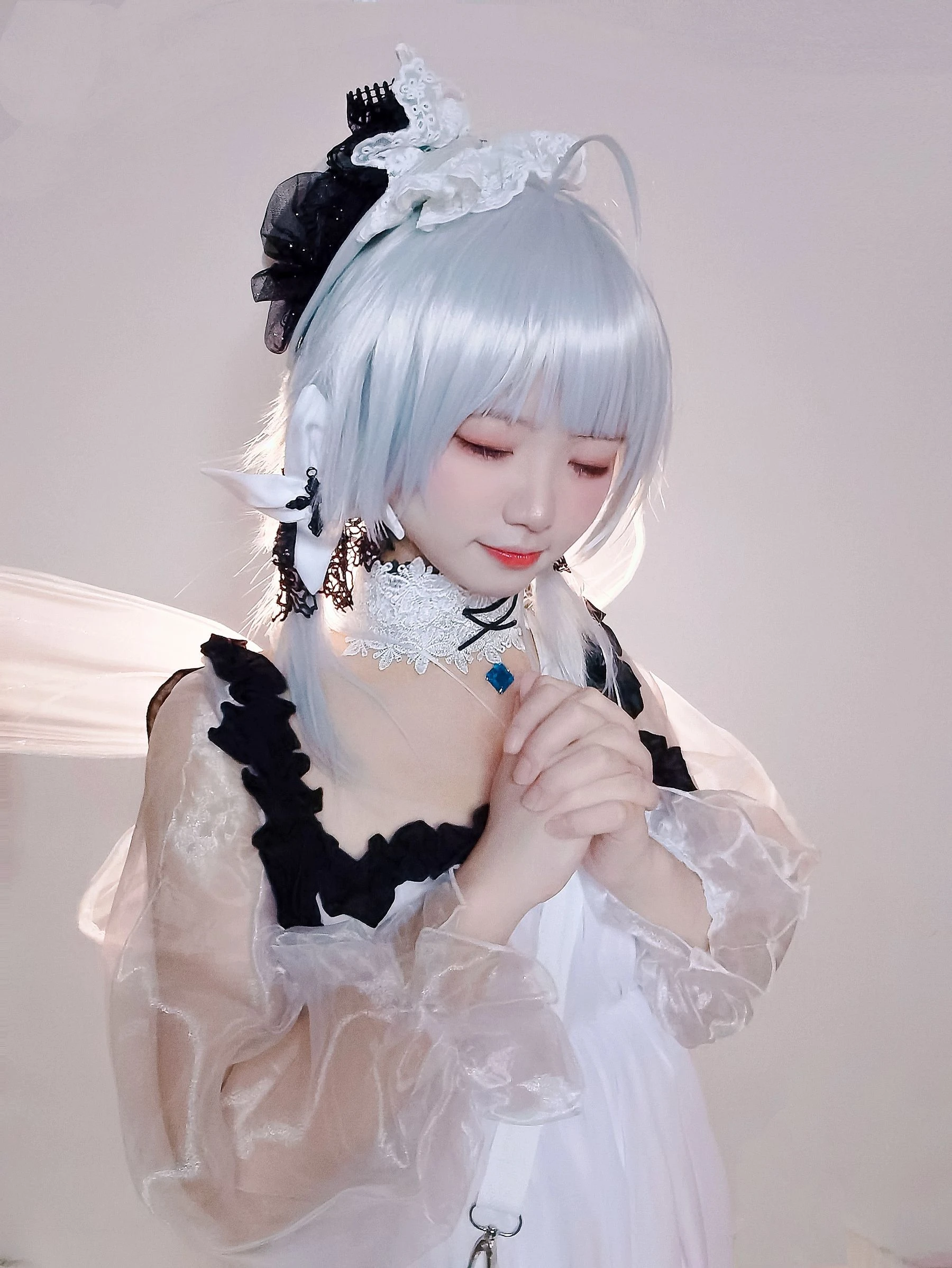 嫩模優雅街拍寫真 – 夏日自信風格展現珍藏 - 17