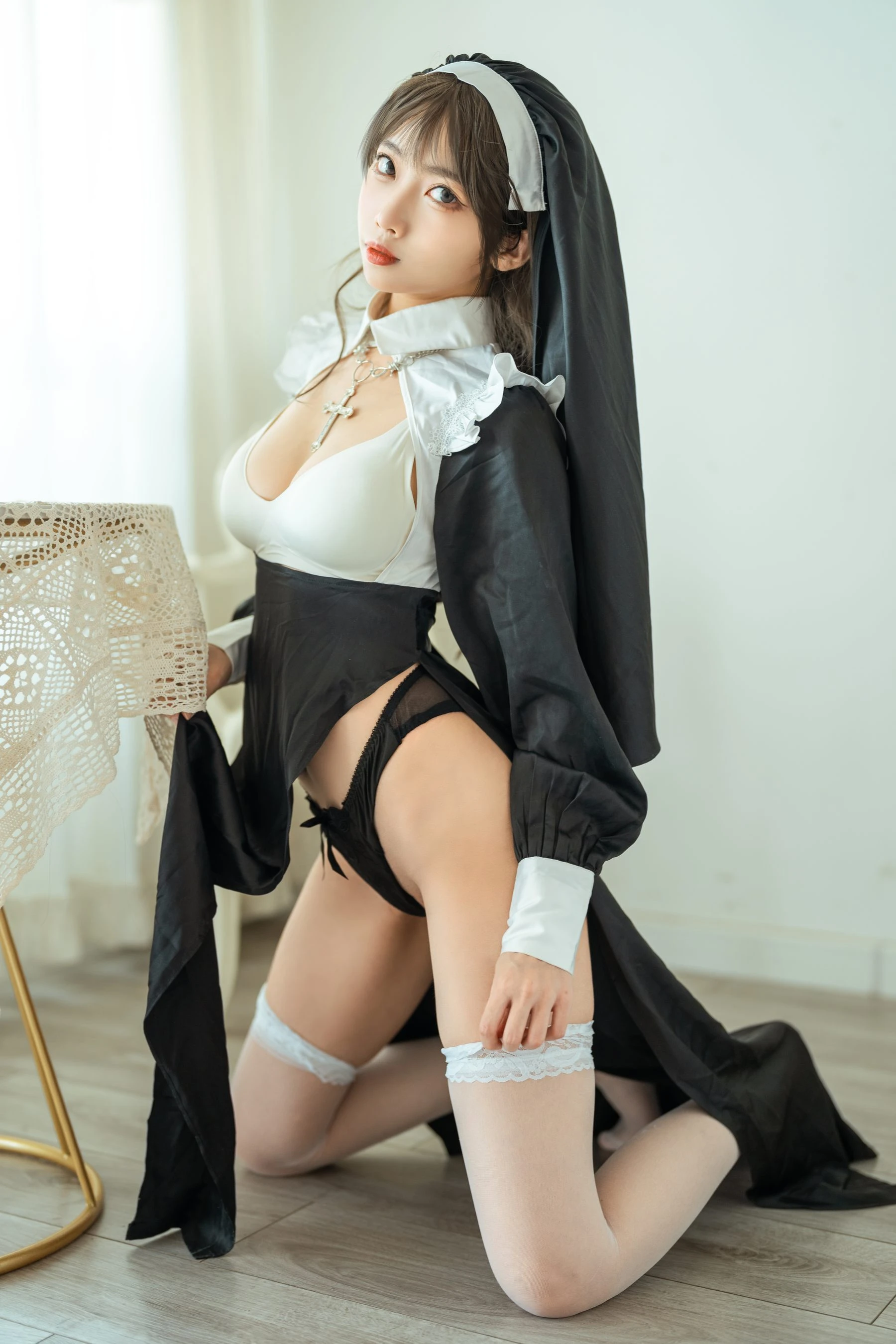 優雅時刻校花街拍寫真 – 夏日知性風採再現珍藏 - 33