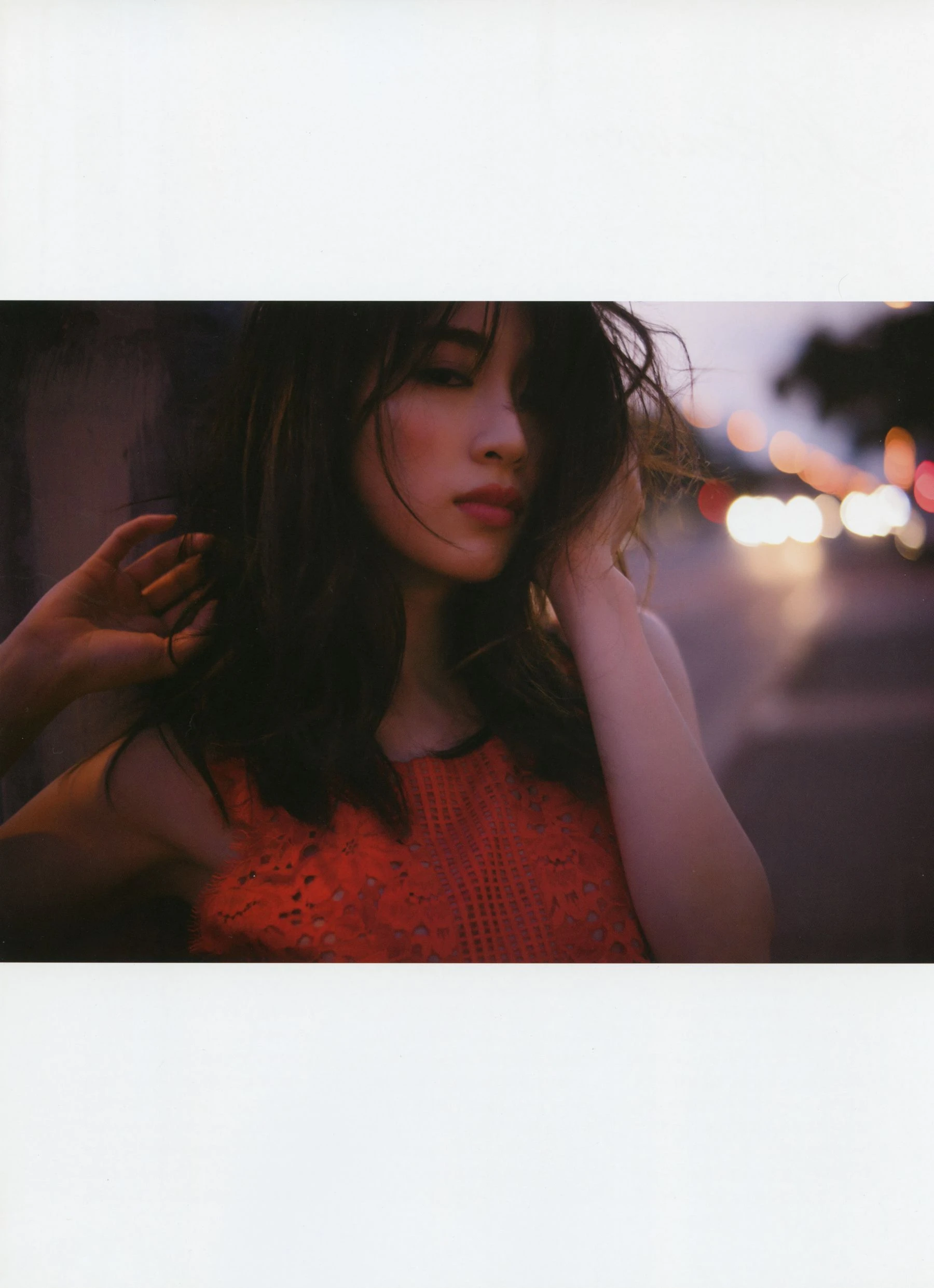 [辣妹]曾思雨藝術攝影大師作：曾思雨優雅於戶外釋放美胸風採大圖演繹 - 10