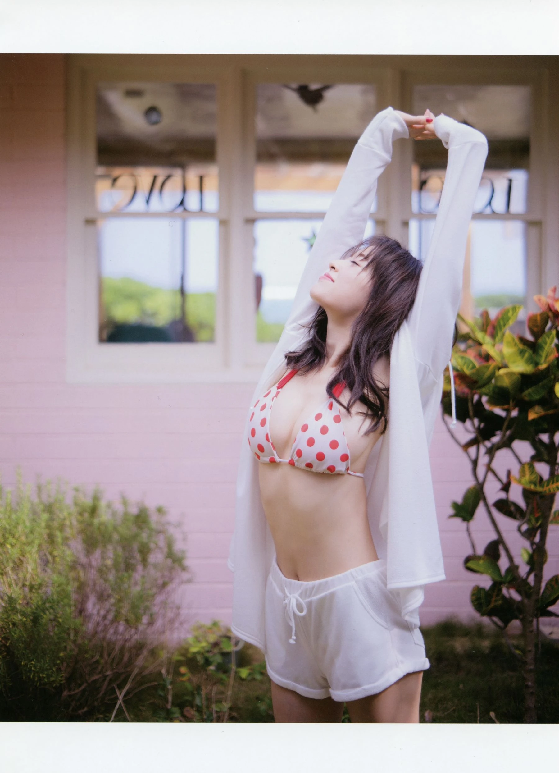 [辣妹]曾思雨藝術攝影大師作：曾思雨優雅於戶外釋放美胸風採大圖演繹 - 34