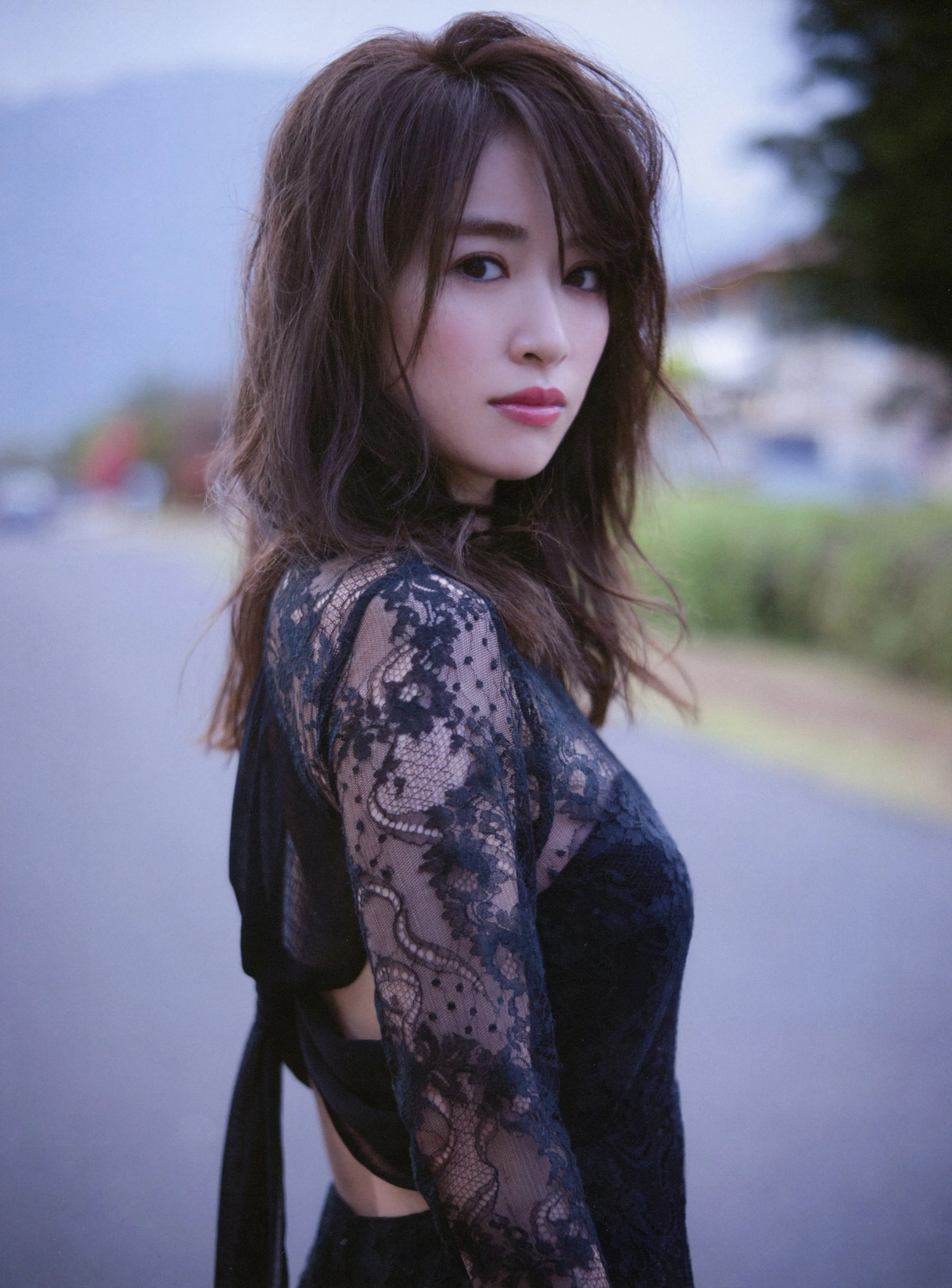 [辣妹]曾思雨藝術攝影大師作：曾思雨優雅於戶外釋放美胸風採大圖演繹 - 36
