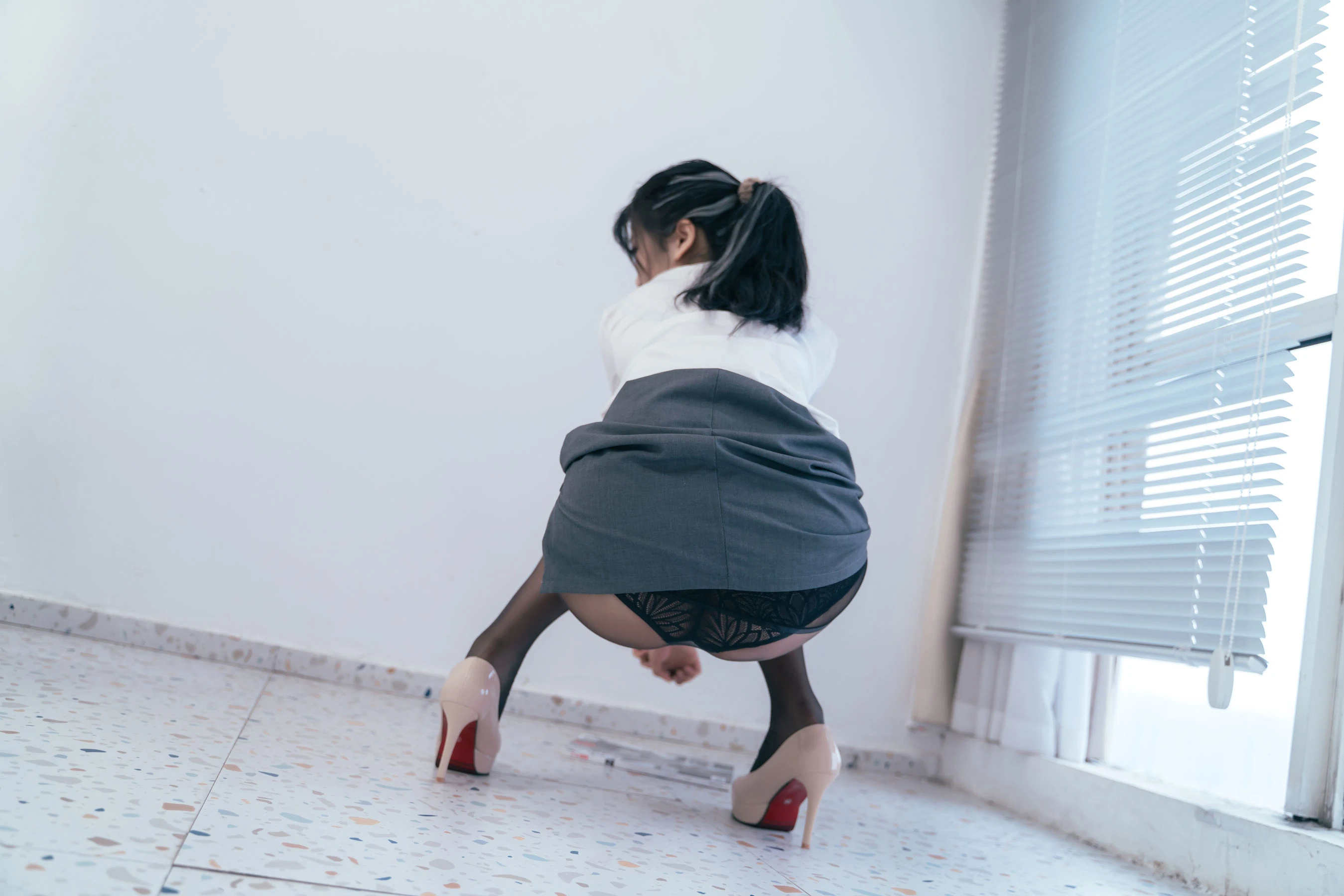 [藝人]高欣妍高欣妍室內首發美圖：魅惑神韻釋放美胸誘惑釋放寫真大片 - 19