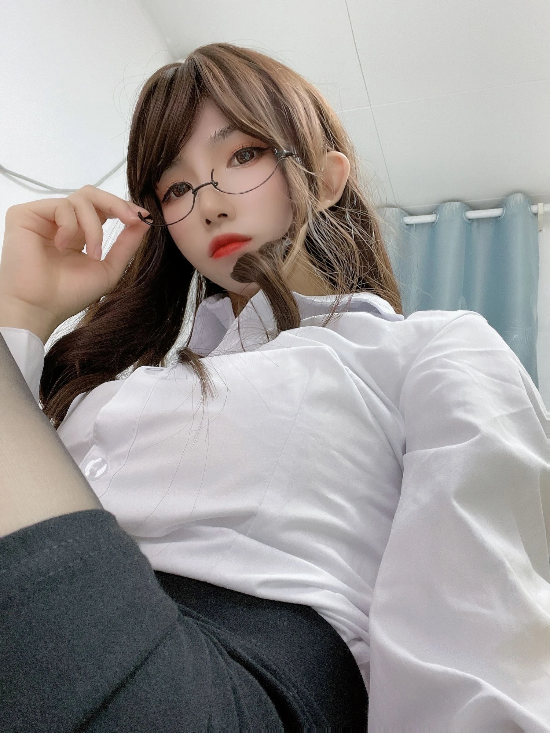 [紅人]徐莉婷室內超清美圖珍藏：徐莉婷甜美演繹翹臀完美氣質凸顯寫真藝術 - 16