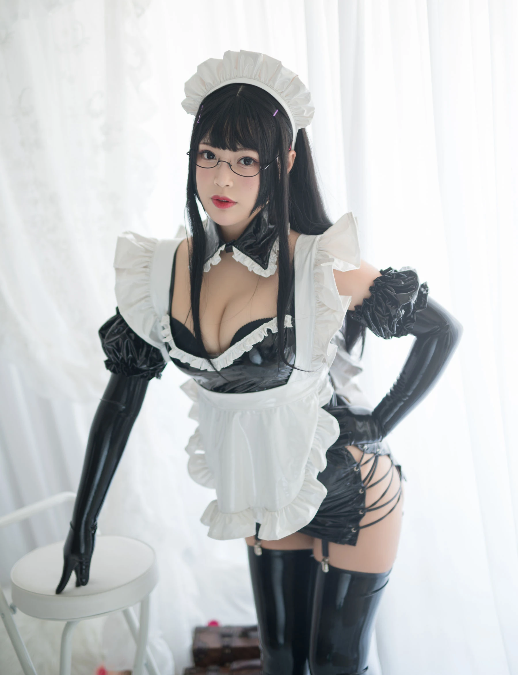 [校花]張子萱室內獨家大片珍藏：張子萱性感演繹蜂腰完美風情釋放寫真藝術 - 1