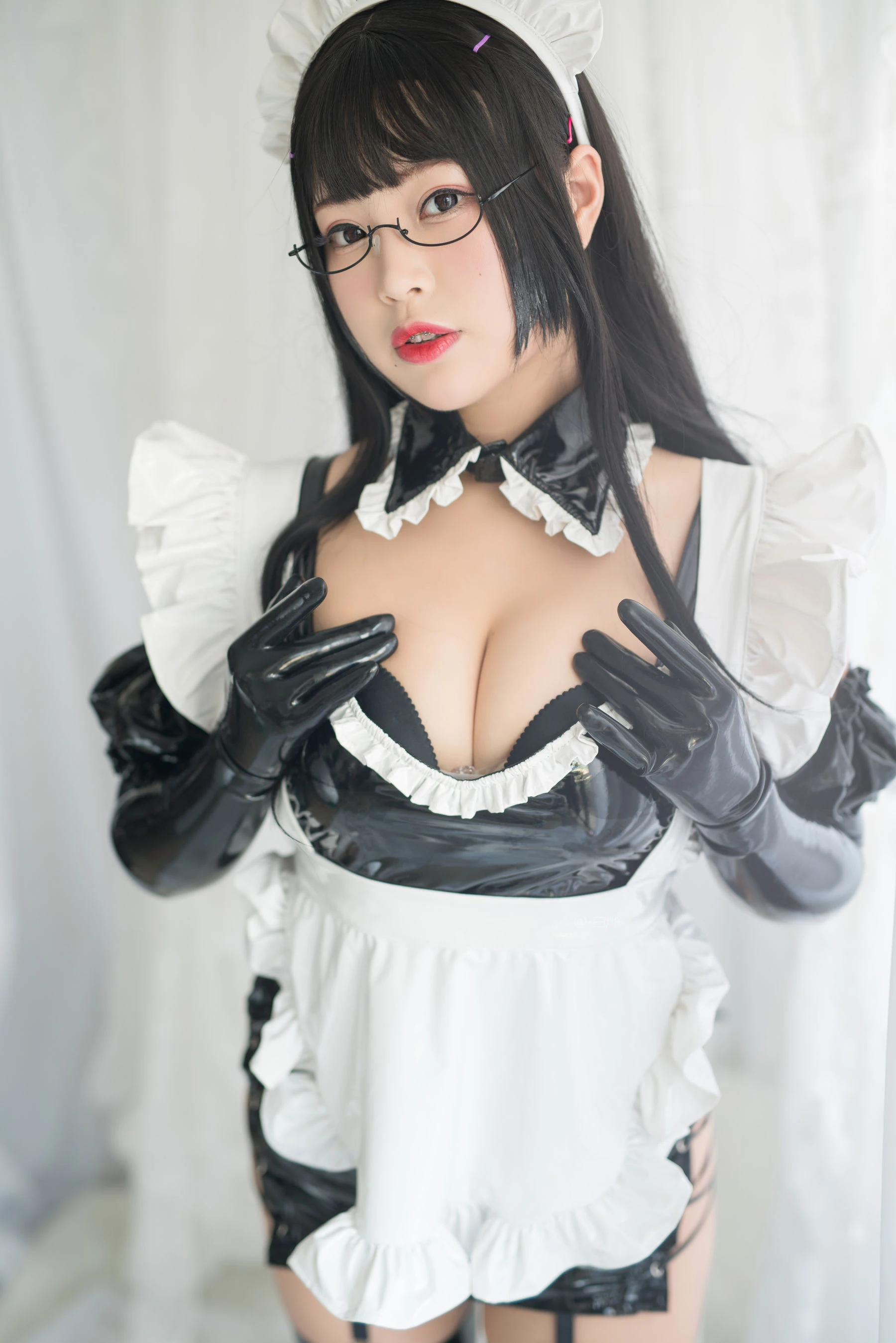 [校花]張子萱室內獨家大片珍藏：張子萱性感演繹蜂腰完美風情釋放寫真藝術 - 33