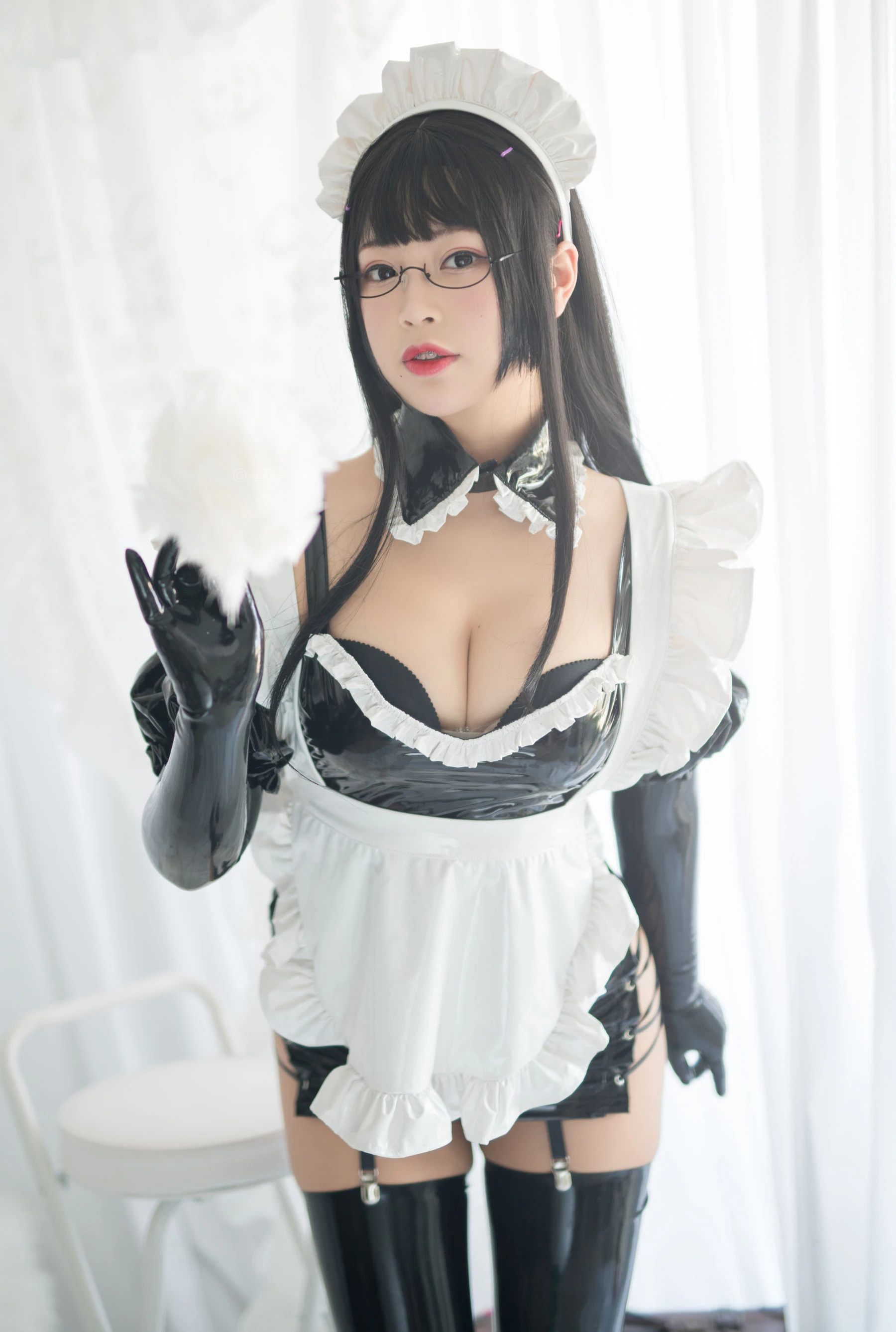 [校花]張子萱室內獨家大片珍藏：張子萱性感演繹蜂腰完美風情釋放寫真藝術 - 4