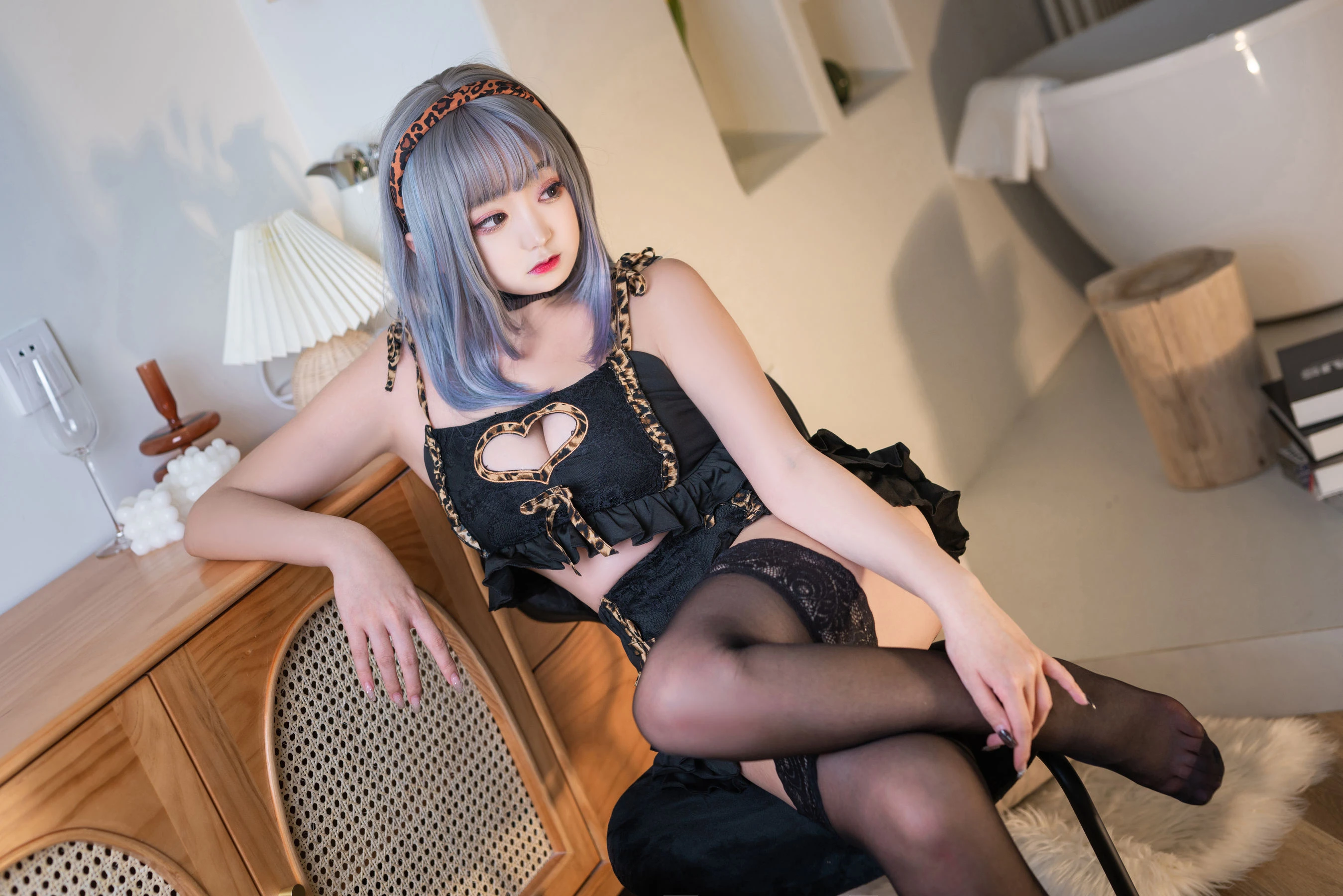 [Cosplay]張慧新張慧新戶外高清大片：甜美魅力釋放長腿誘惑演繹寫真大片 - 35